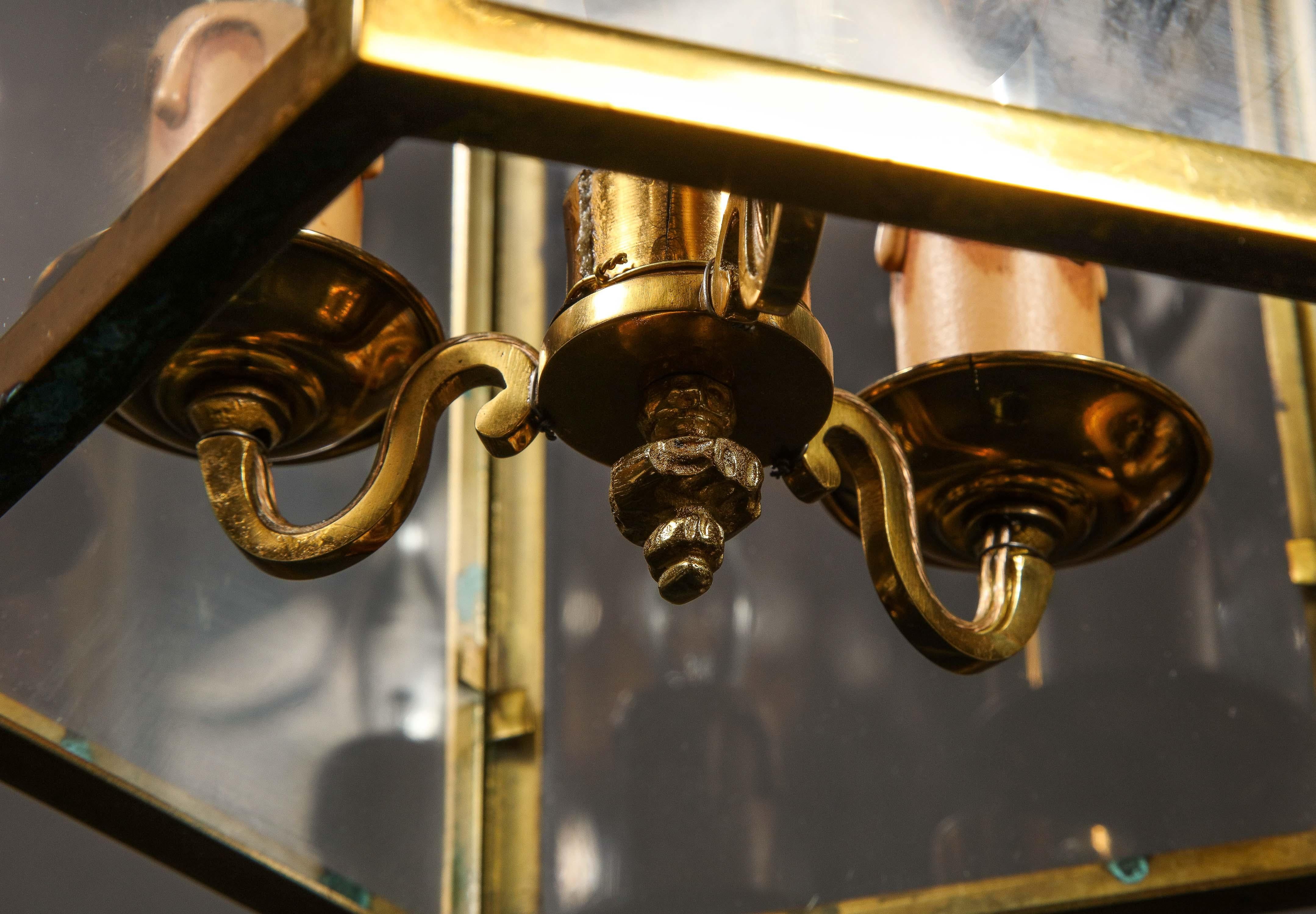 Paire de lanternes en laiton doré et verre de style Hollywood Regency en vente 10