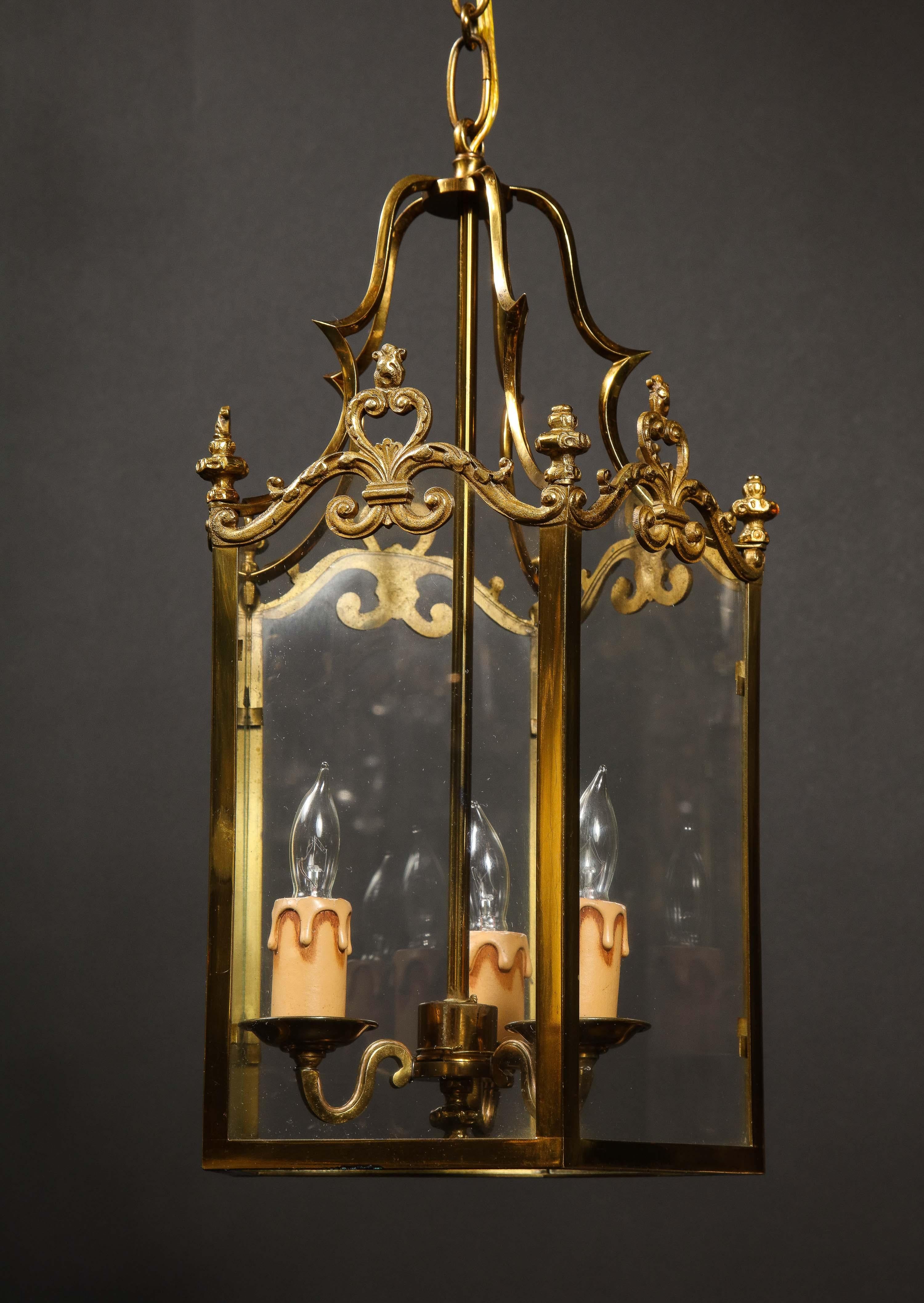 Pair of Hollywood Regency Style Gilt Brass and Glass Lanterns For Sale 1