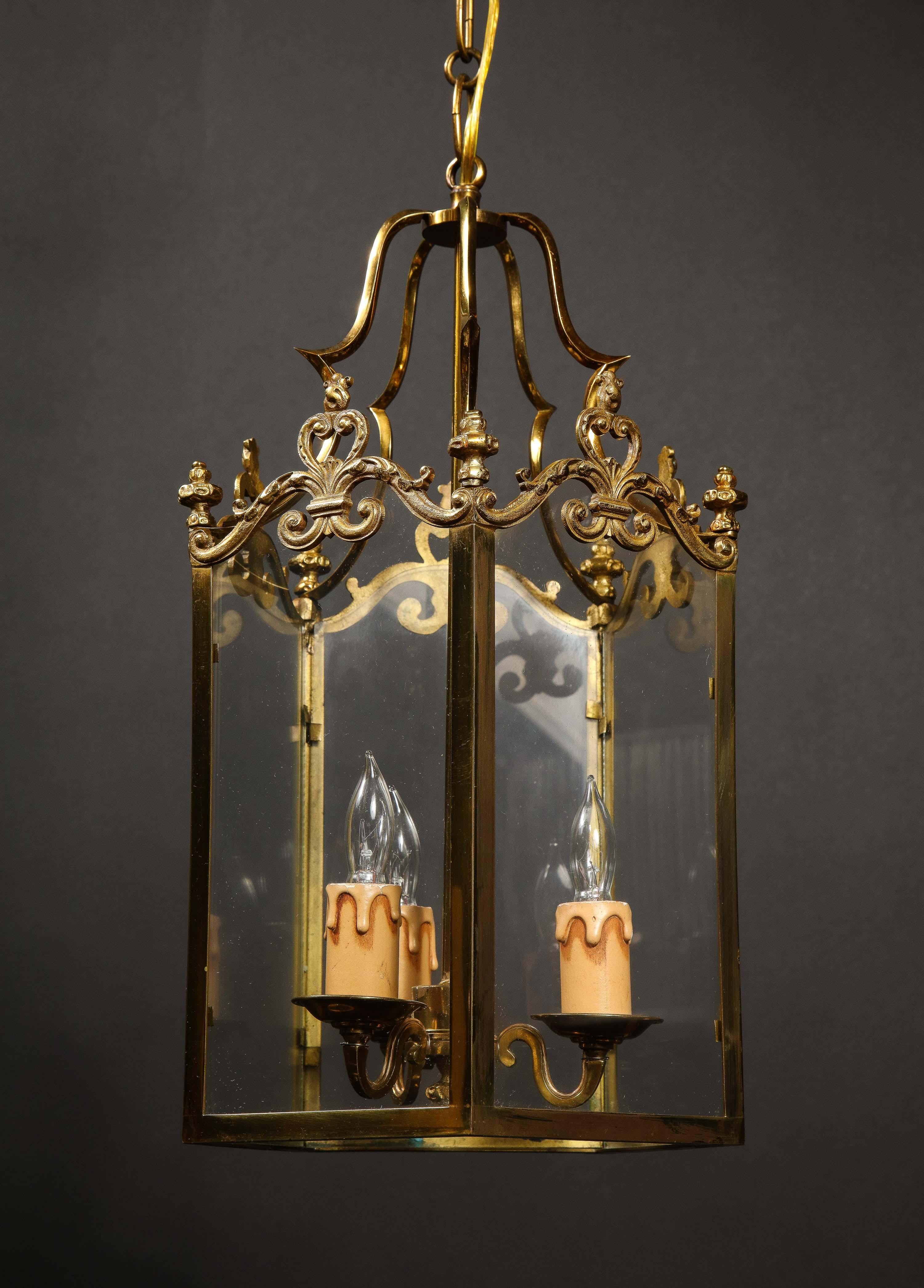 Pair of Hollywood Regency Style Gilt Brass and Glass Lanterns For Sale 4