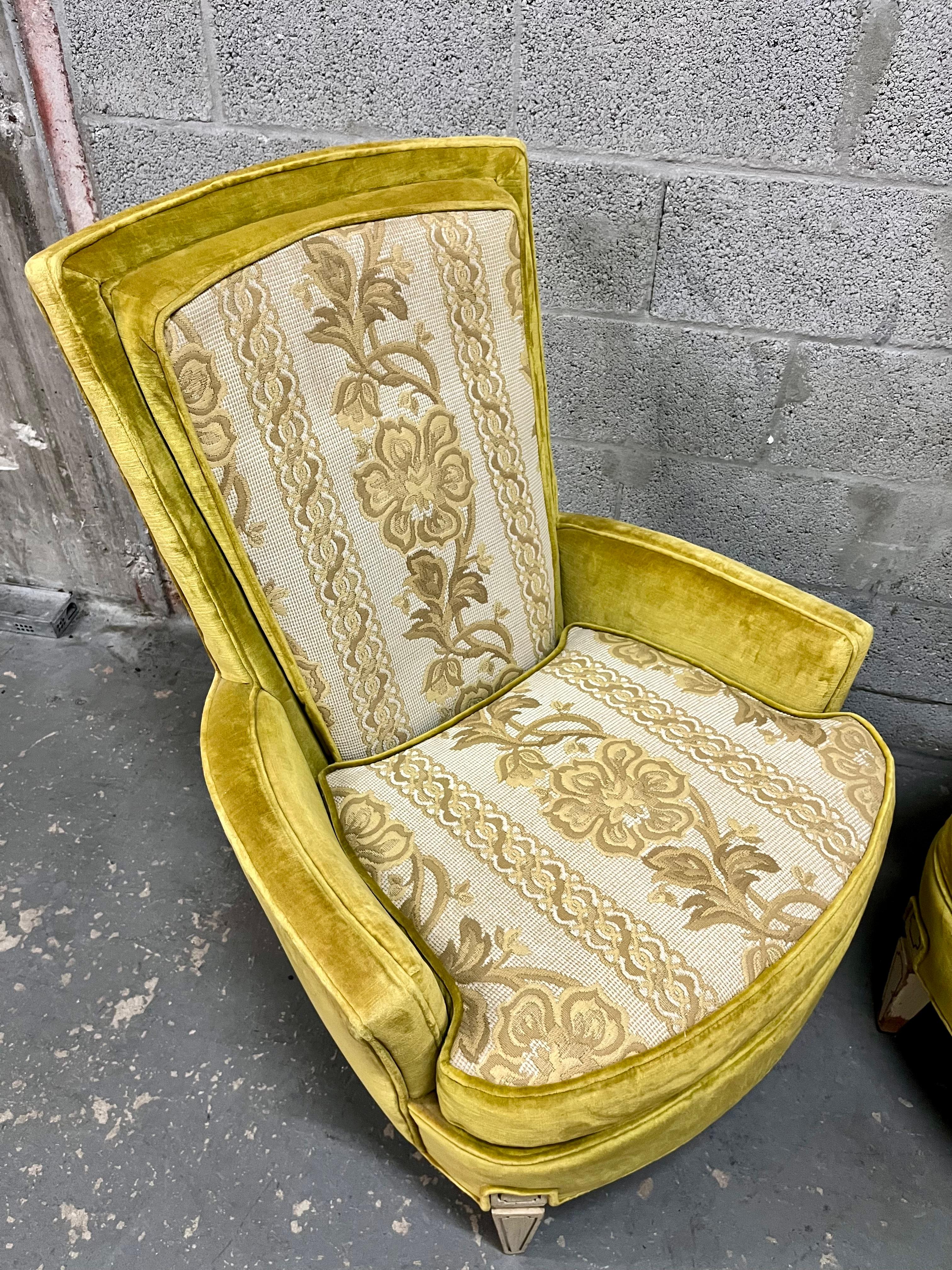 A Pair of Hollywood Regency Upholstered Lounge Chairs by Silver Craft. C. 1960s For Sale 5