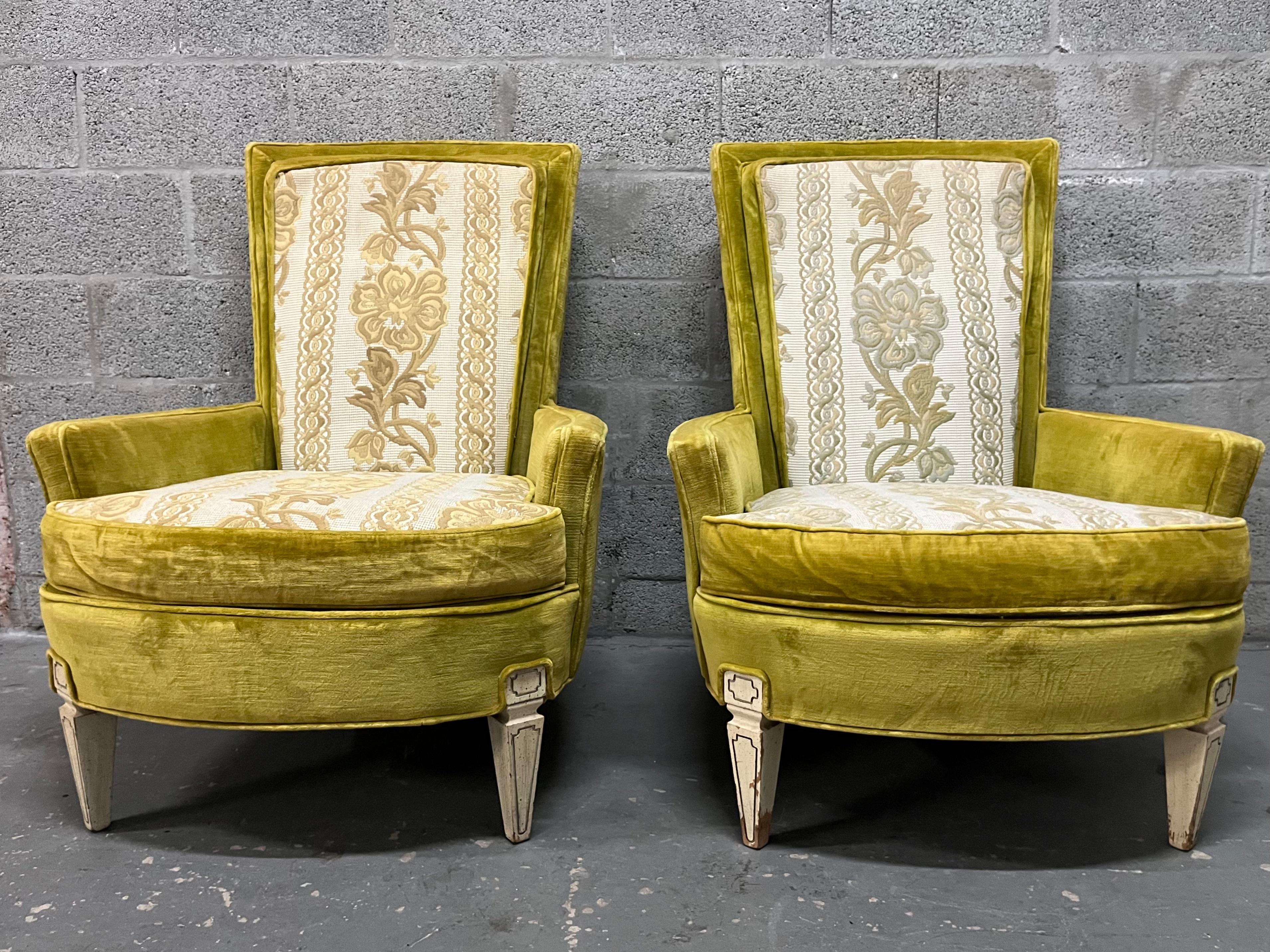 A Pair of Hollywood Regency Upholstered Lounge Chairs by Silver Craft. C. 1960s In Good Condition For Sale In Miami, FL