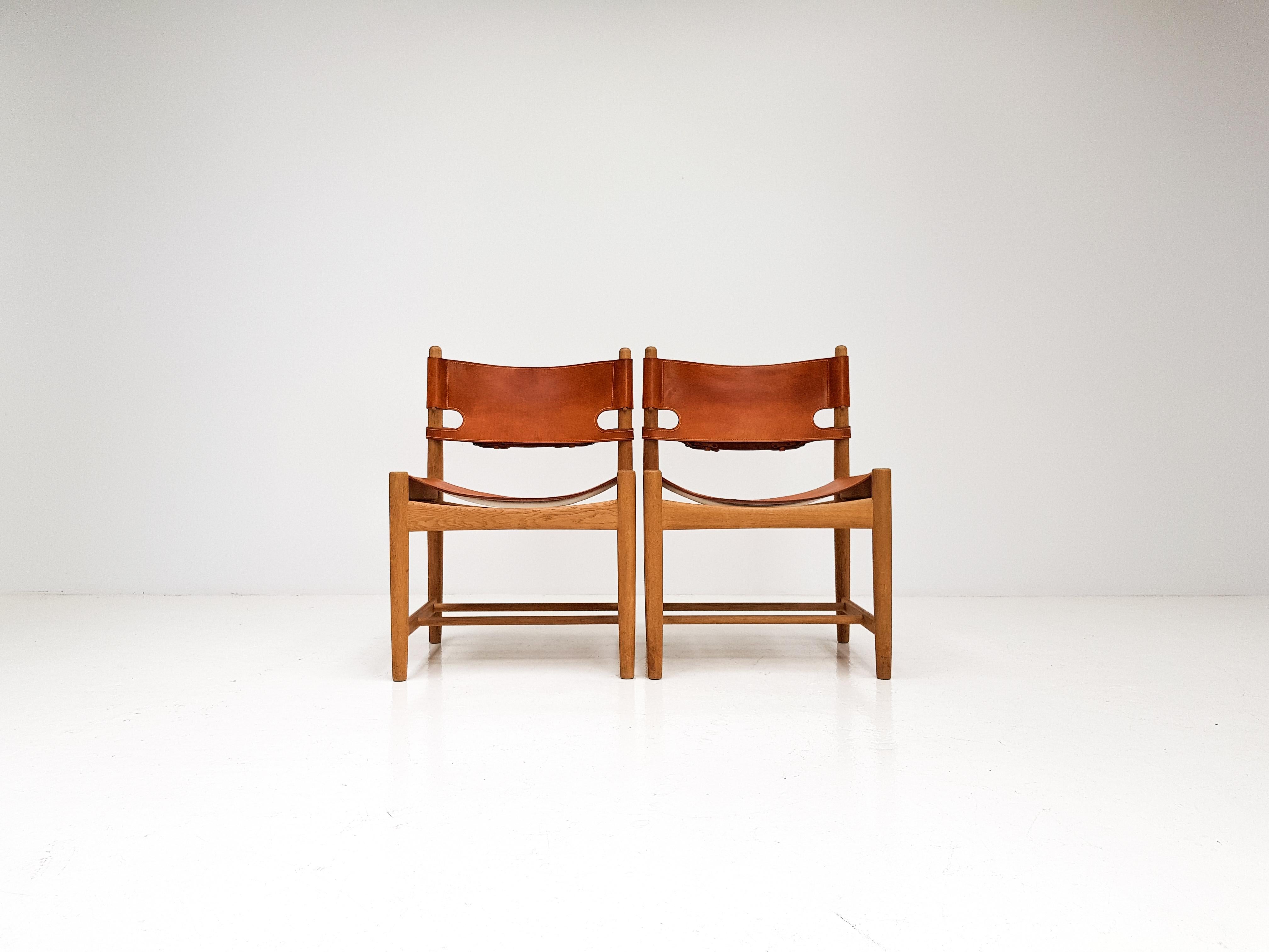 Pair of Hunting Dining Chairs, Model 3237 by Børge Mogensen for Fredericia In Good Condition In London Road, Baldock, Hertfordshire