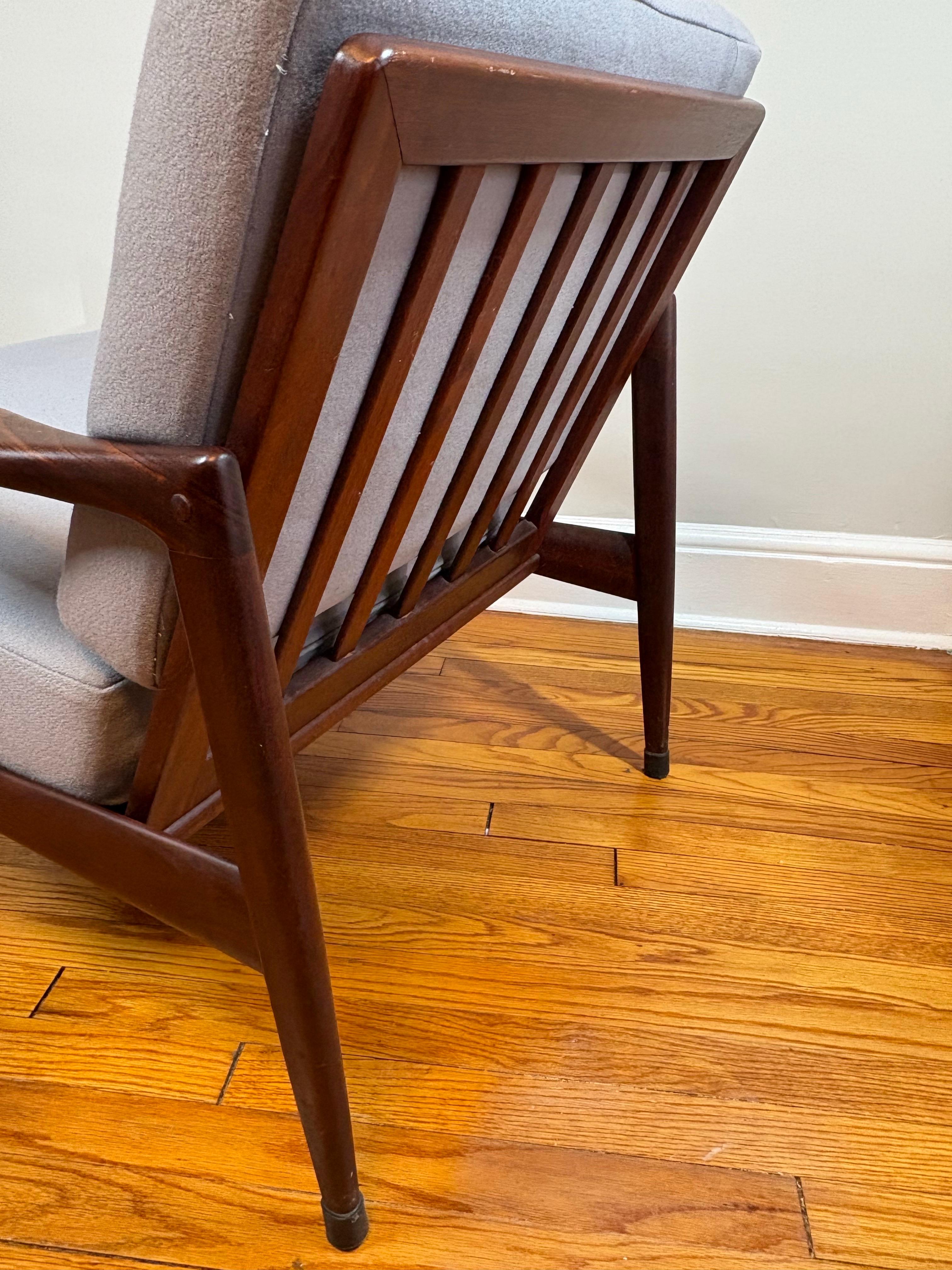 Paire de chaises longues Ib Kofod-Larsen Candidate Lounge Chairs en vente 3