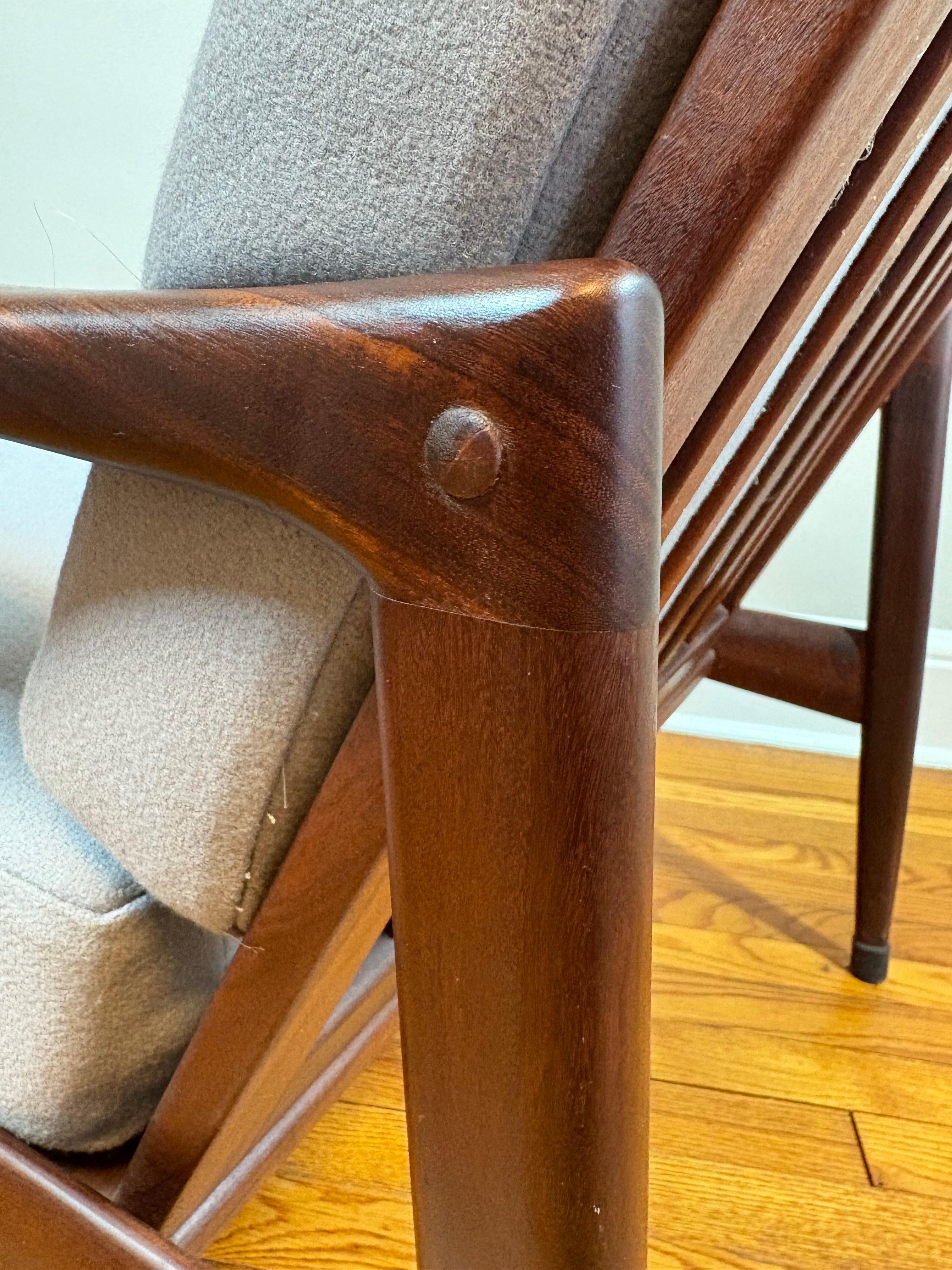 Paire de chaises longues Ib Kofod-Larsen Candidate Lounge Chairs en vente 7