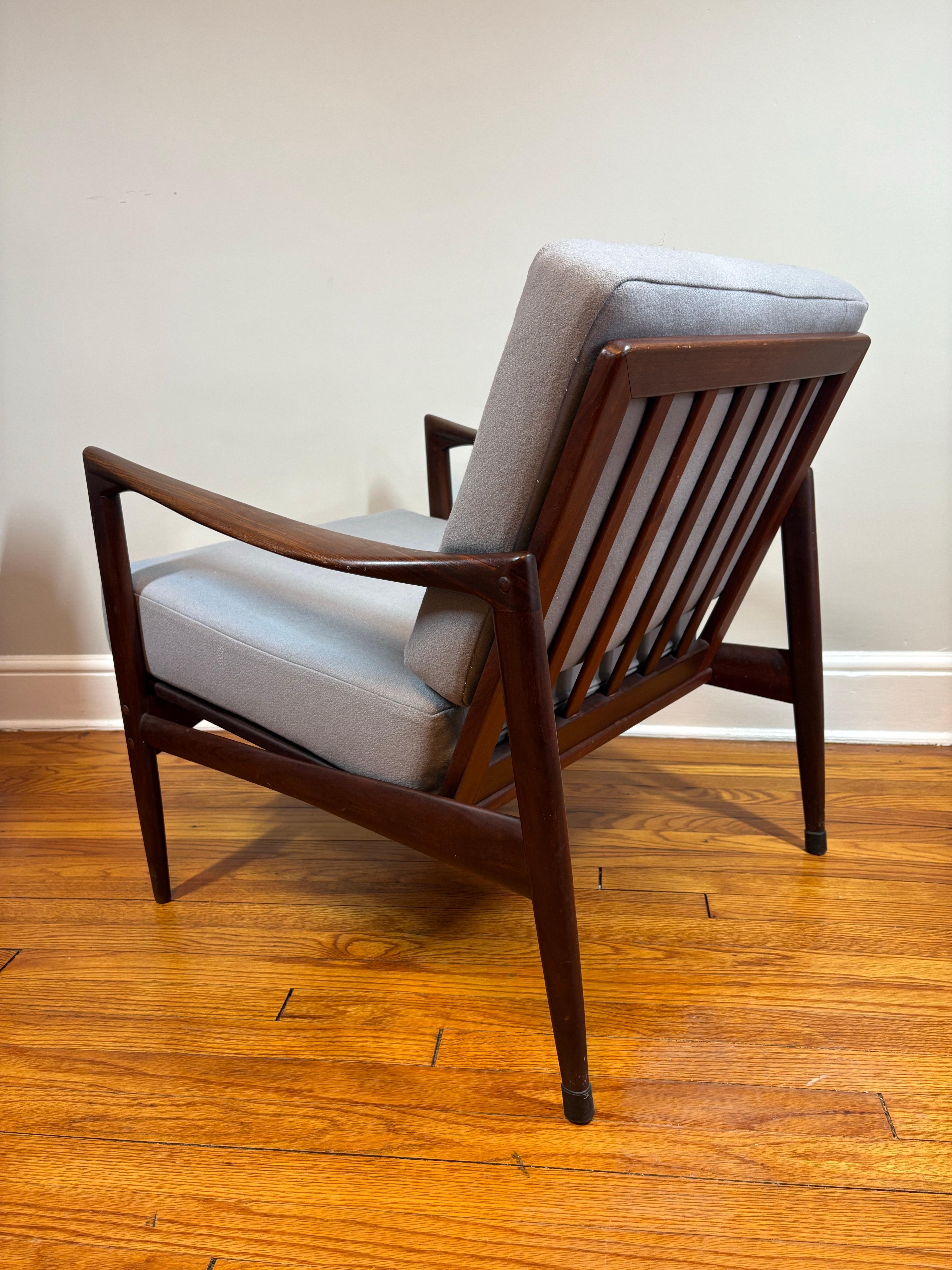Mid-Century Modern Paire de chaises longues Ib Kofod-Larsen Candidate Lounge Chairs en vente