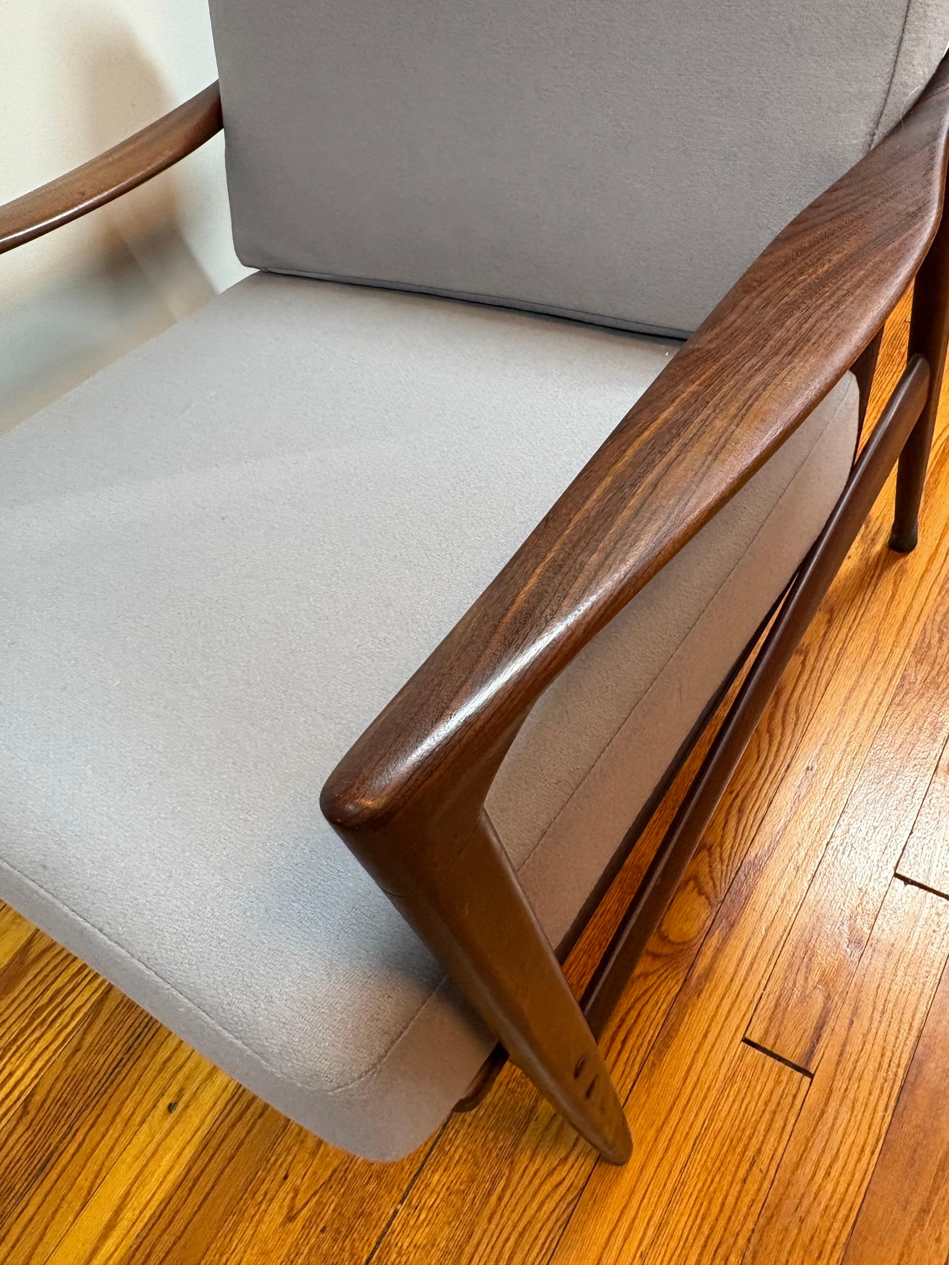 Suédois Paire de chaises longues Ib Kofod-Larsen Candidate Lounge Chairs en vente