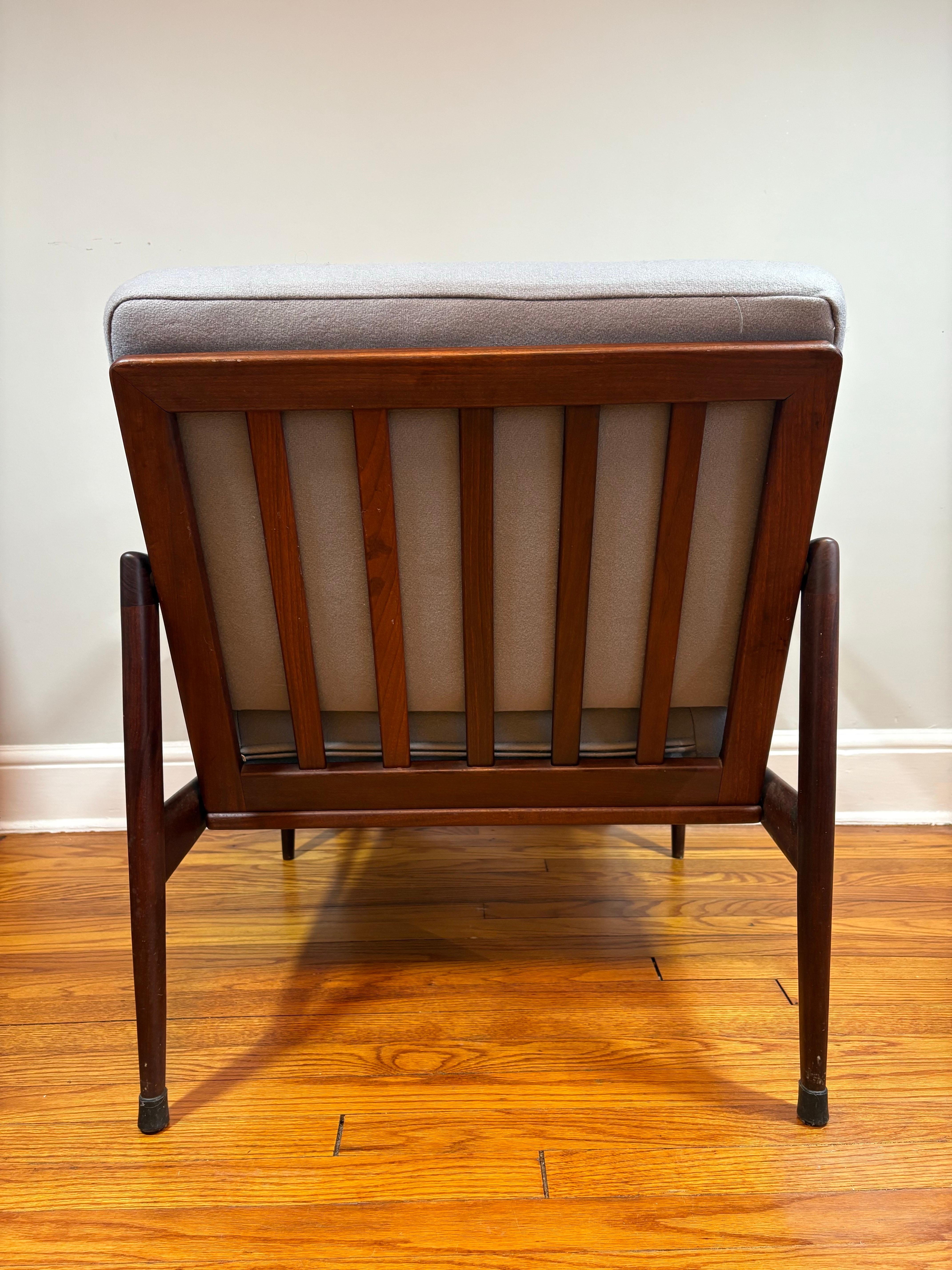 Paire de chaises longues Ib Kofod-Larsen Candidate Lounge Chairs Bon état - En vente à Sleepy Hollow, NY