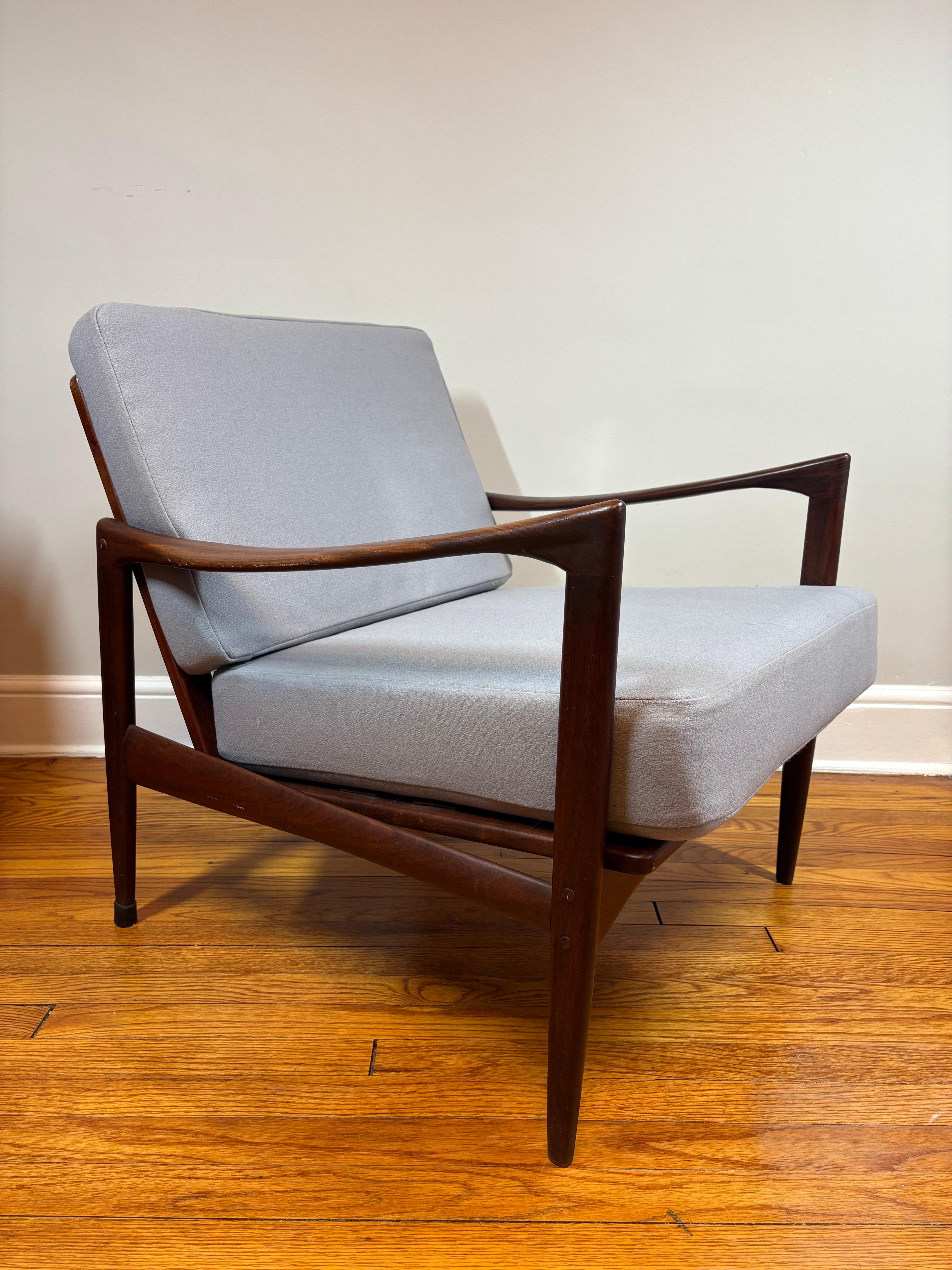 Teck Paire de chaises longues Ib Kofod-Larsen Candidate Lounge Chairs en vente