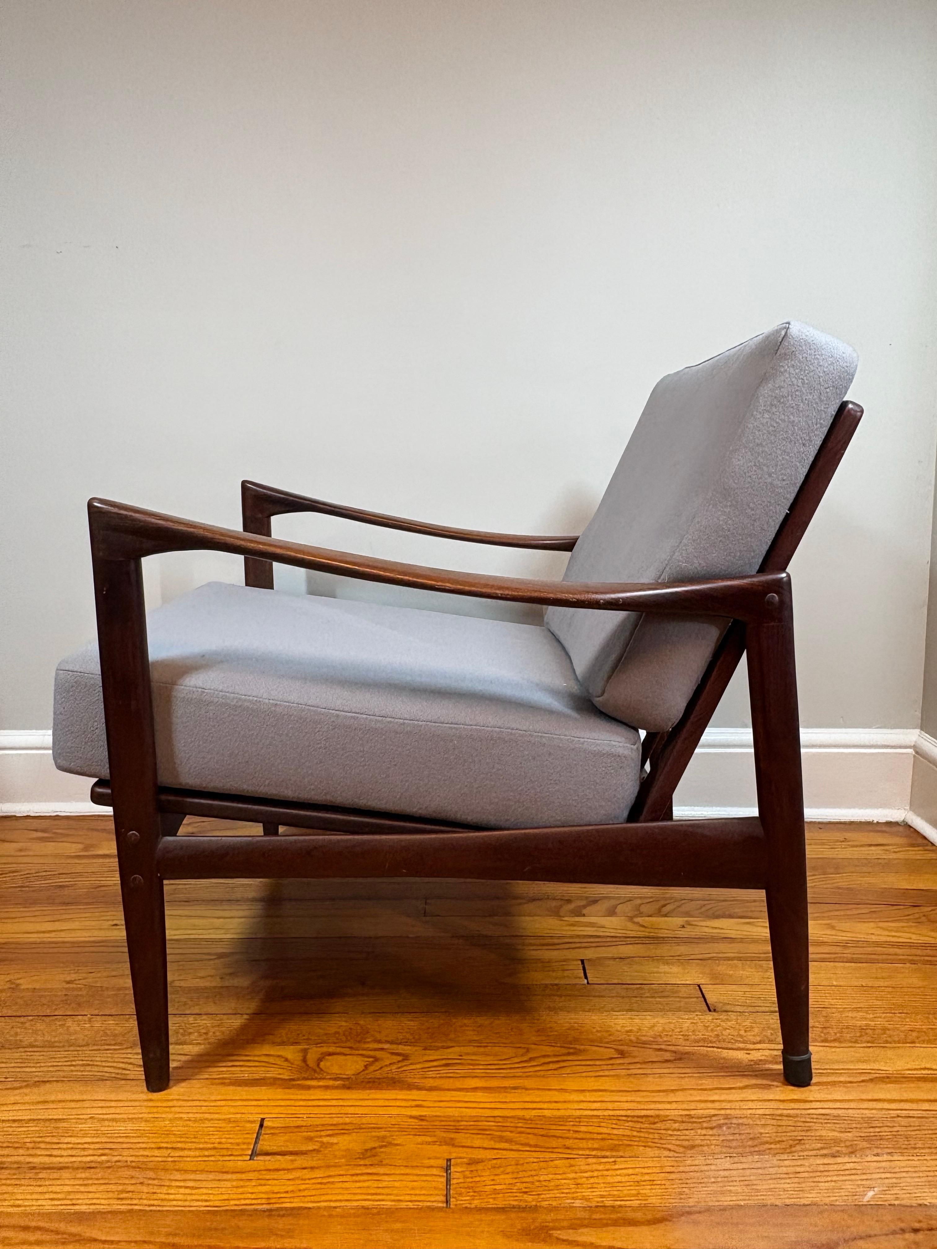 Paire de chaises longues Ib Kofod-Larsen Candidate Lounge Chairs en vente 1