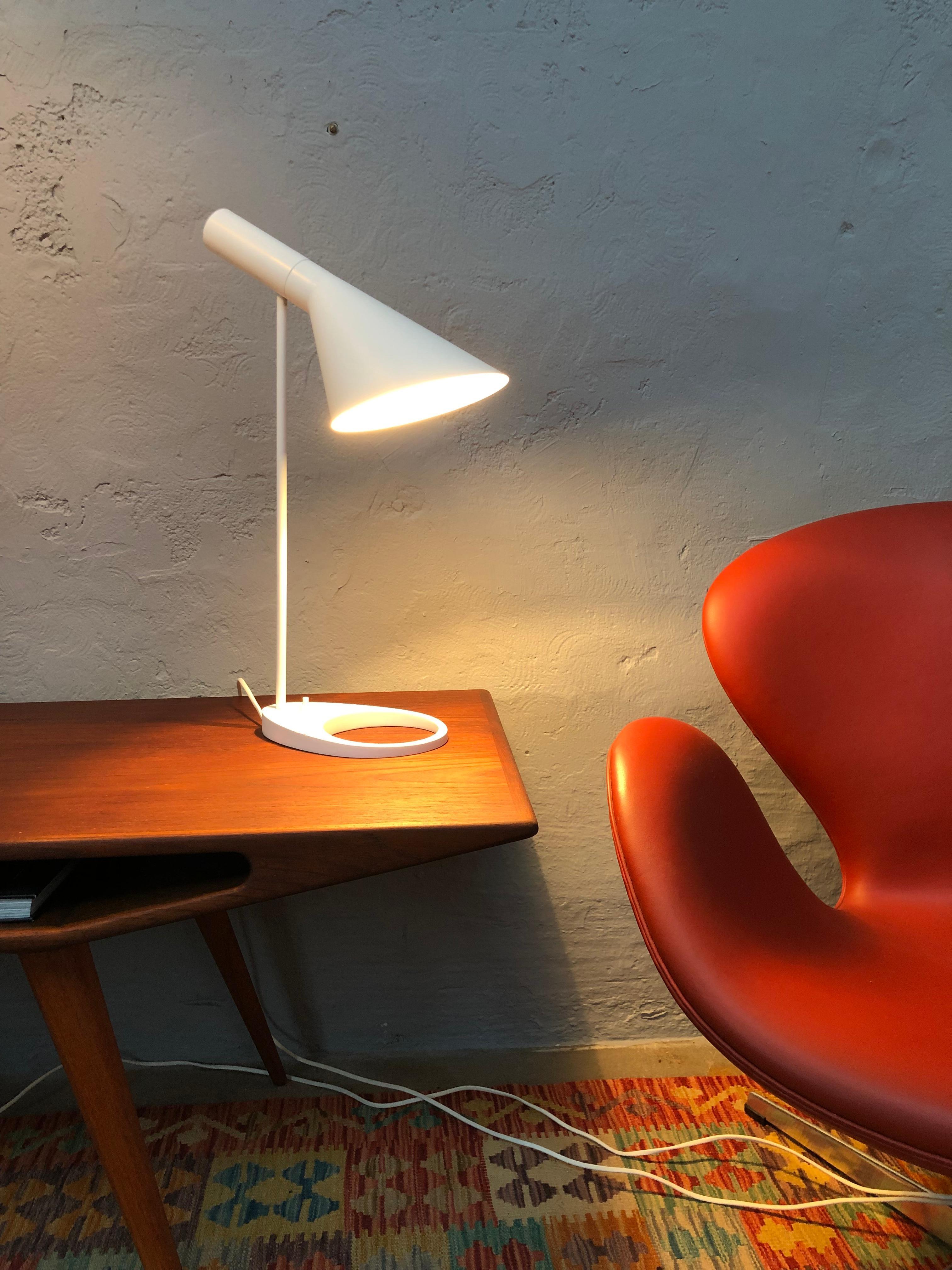 Pair of Iconic Vintage Arne Jacobsen Table Lamps 8