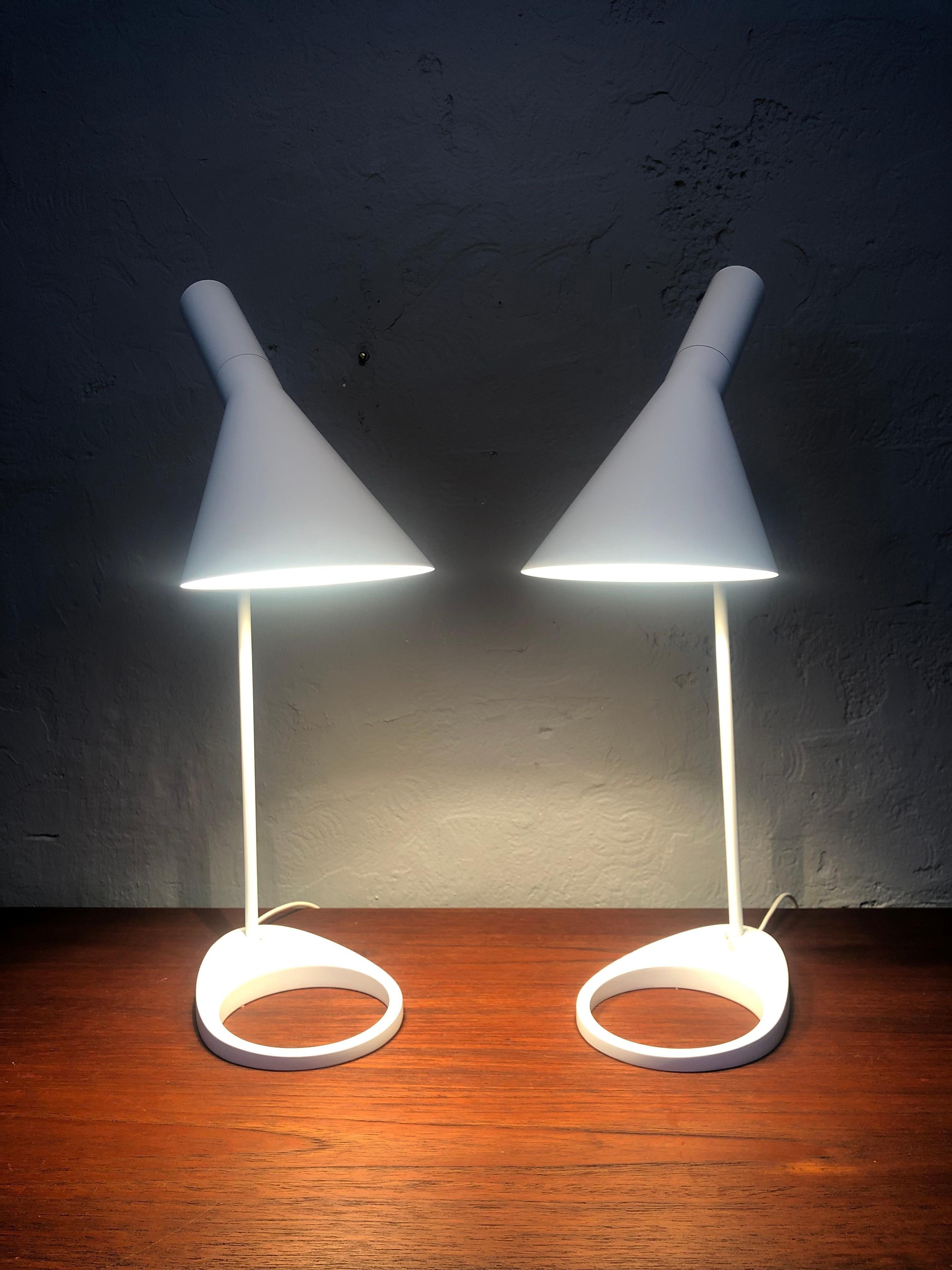 Pair of Iconic Vintage Arne Jacobsen Table Lamps In Good Condition In Søborg, DK