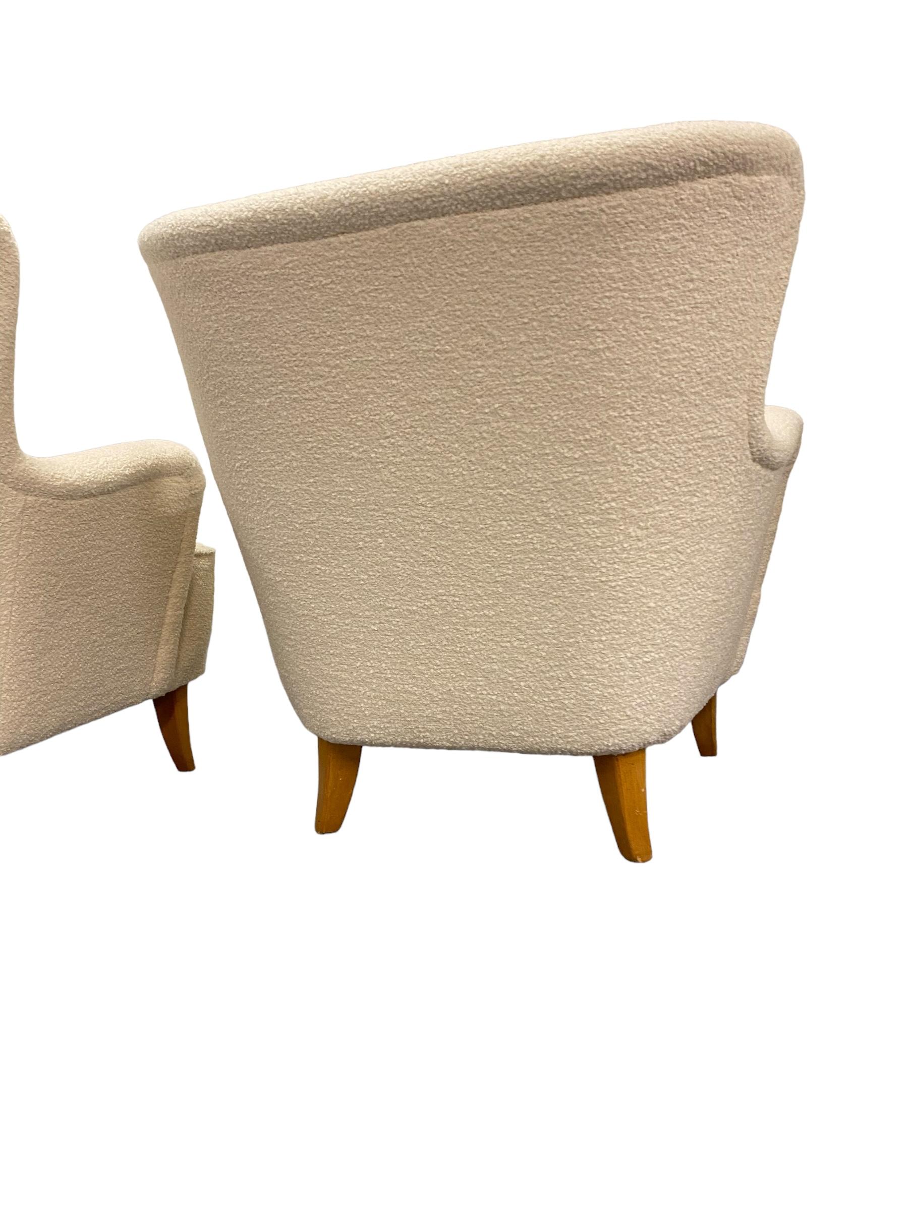 Metà XX secolo Coppia di poltrone Laila di Ilmari Lappalainen imbottite in bianco, Asko 1950s in vendita