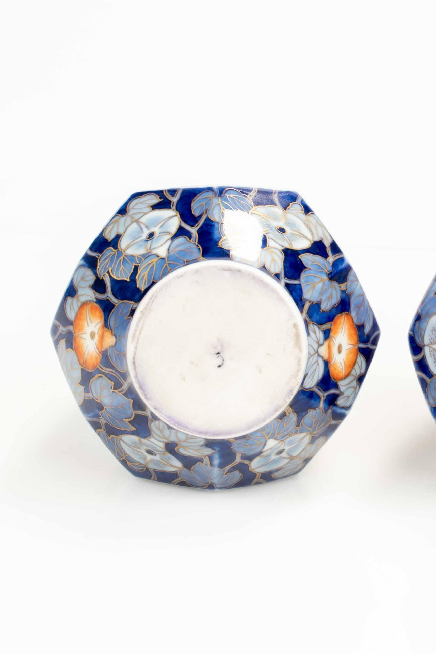 Ein Paar Imari-Arita-Porzellanvasen mit Fukagawa-Marke im Angebot 2