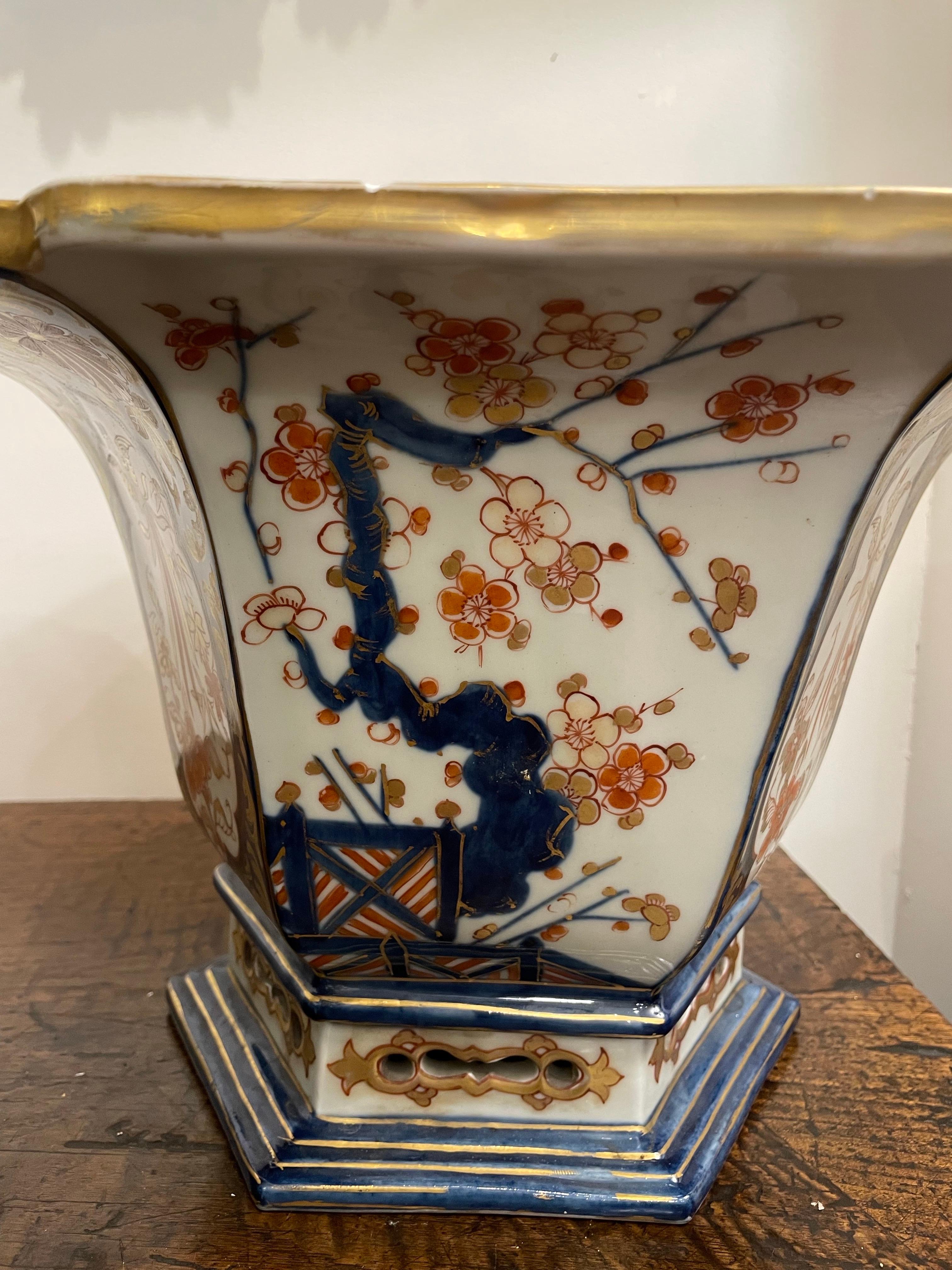 Giapponese Coppia di giardiniere esagonali Imari, XIX secolo in vendita