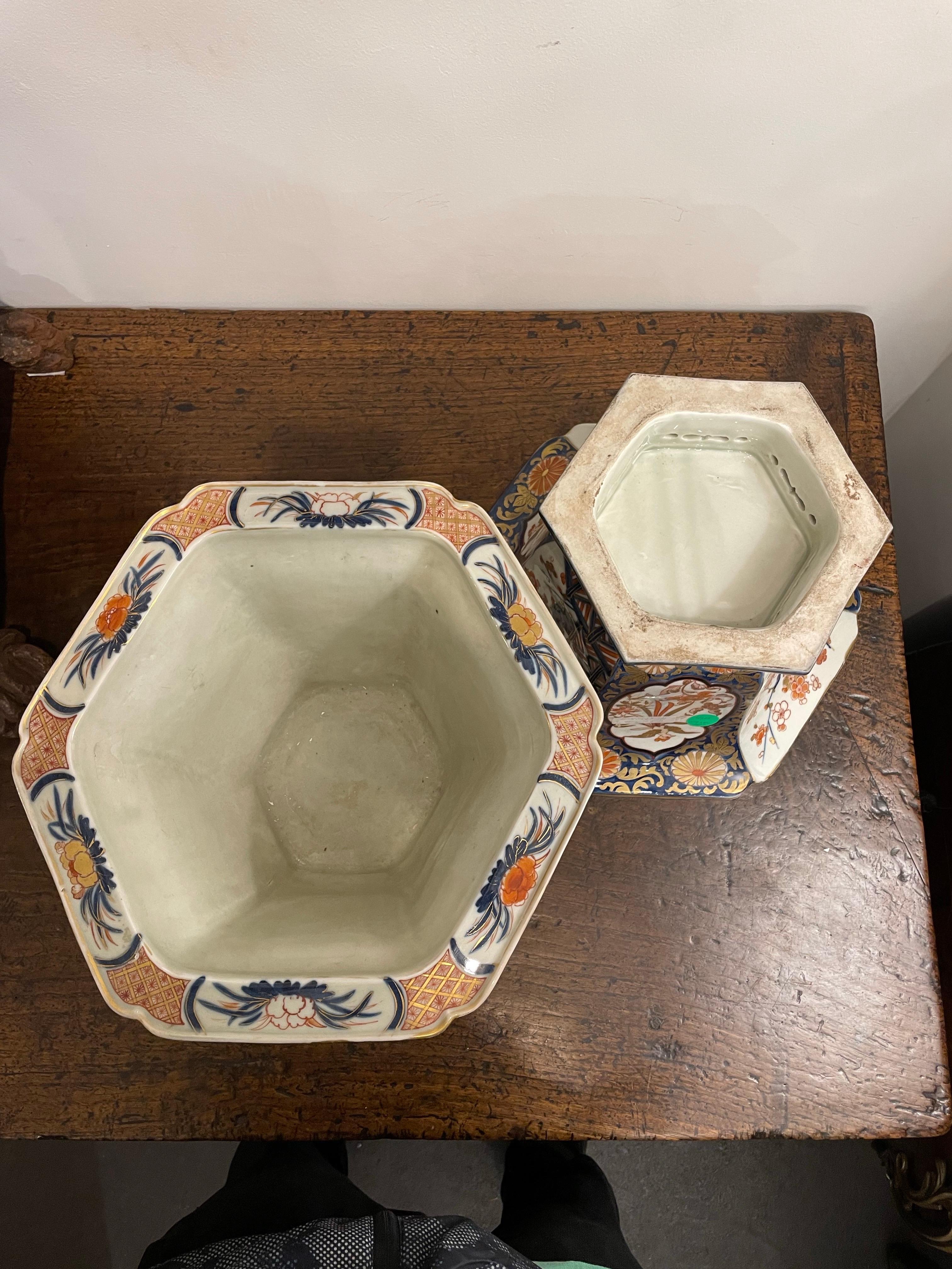 Coppia di giardiniere esagonali Imari, XIX secolo In condizioni buone in vendita a ARMADALE, VIC