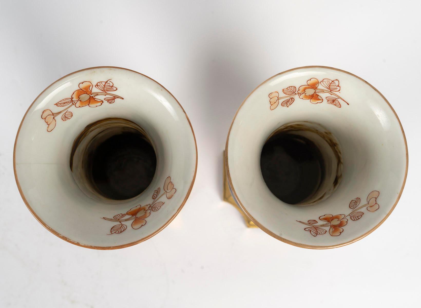 Coppia di vasi in Imari Porcelain con montatura in bronzo dorato, XIX secolo. in vendita 1
