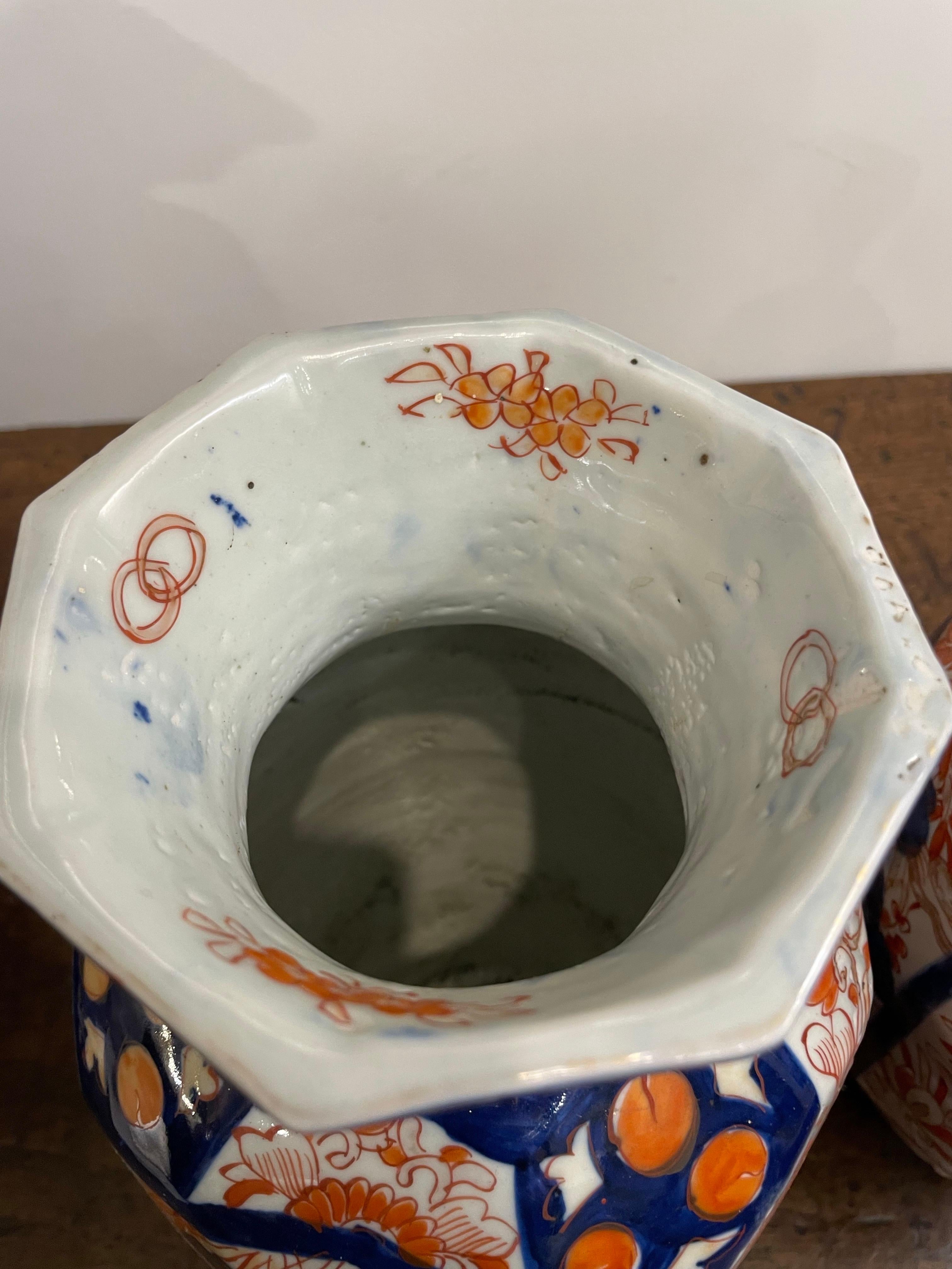 A Pair of Imari Vases, 19th Century In Good Condition For Sale In ARMADALE, VIC