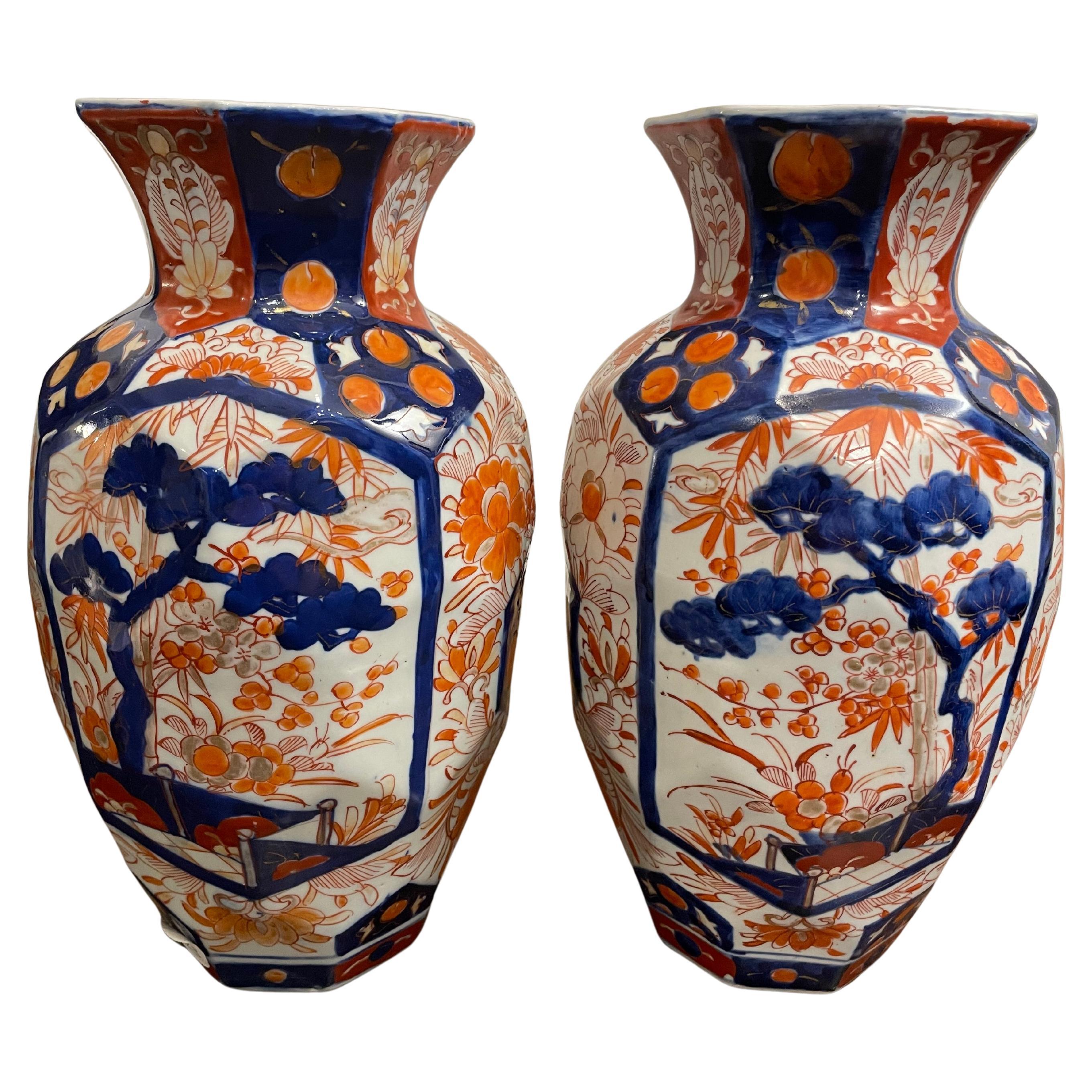 Coppia di vasi Imari, XIX secolo