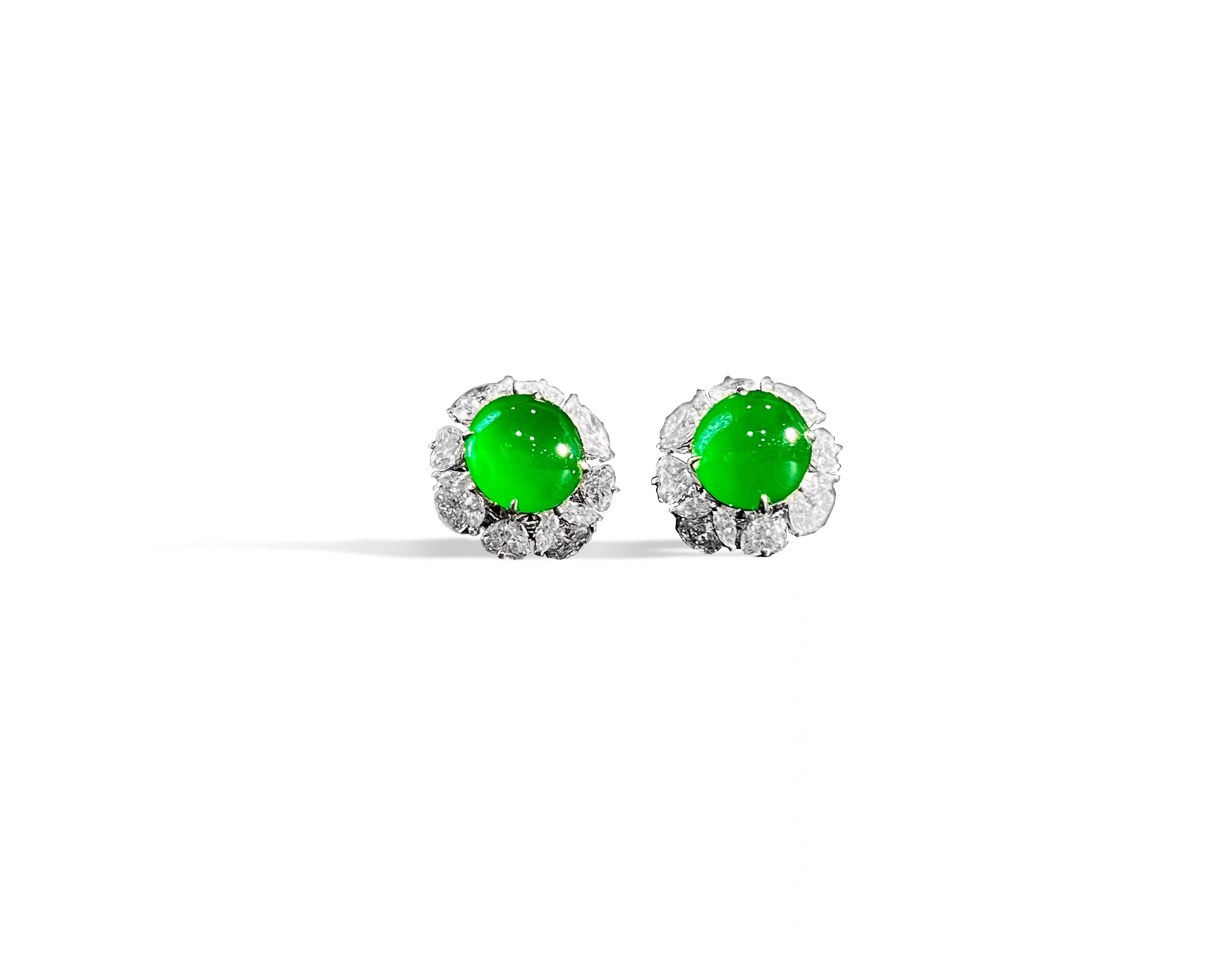A Stunning Pair of Imperial Green Jadeite and Diamond Earrings in 18 Karat Gold In New Condition For Sale In Macau, MO