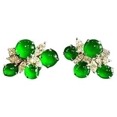 Paire de boucles d'oreilles impériales en or blanc 18 carats, jadéite verte et diamants