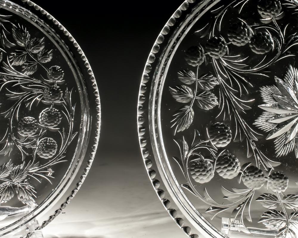 Victorian Pair of Intaglio Engraved Glass Plates by Stevens & Williams For Sale