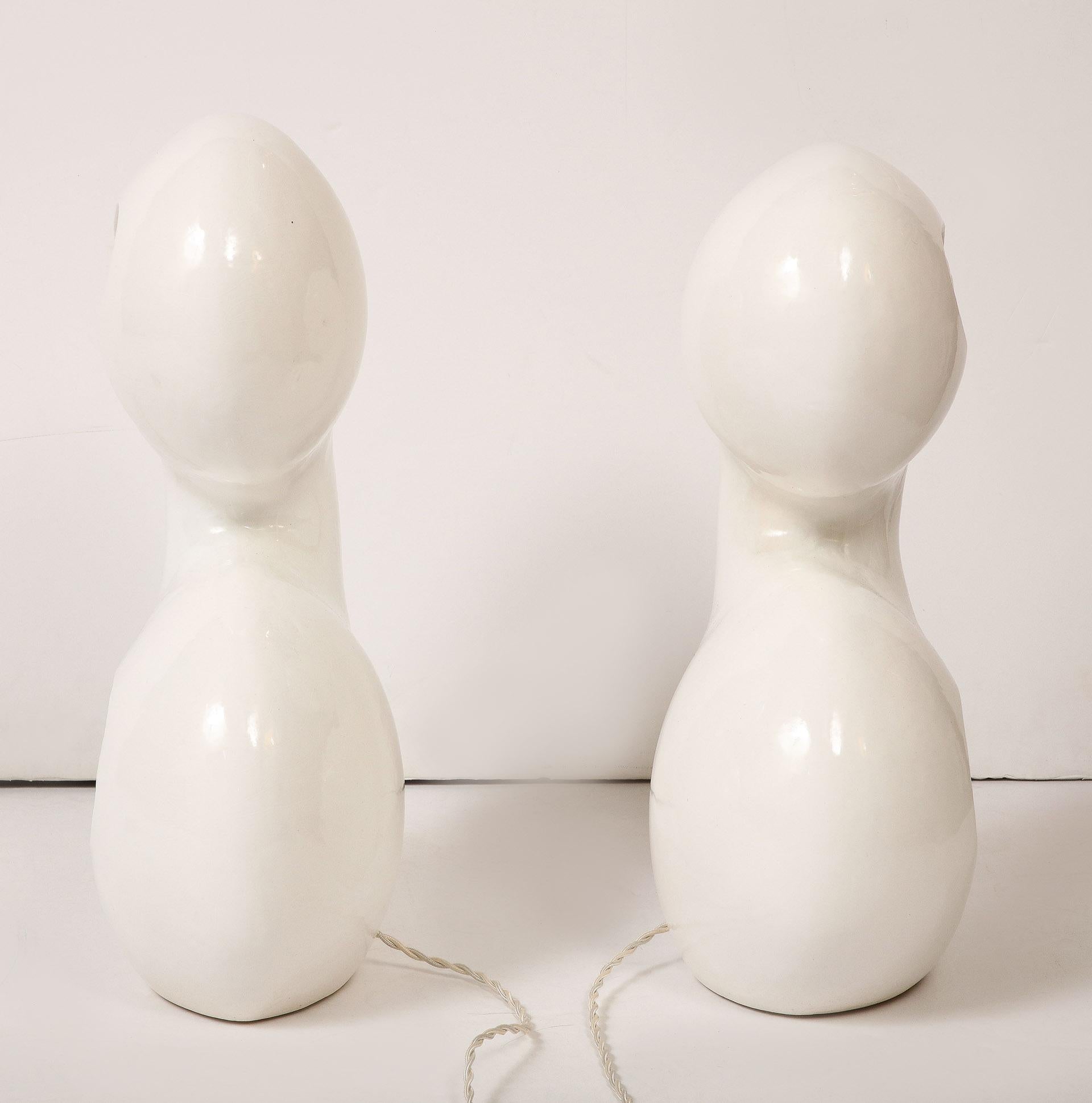 XXIe siècle et contemporain Paire de sculptures en céramique éclairées à l'intérieur, intitulées « Wins » en vente