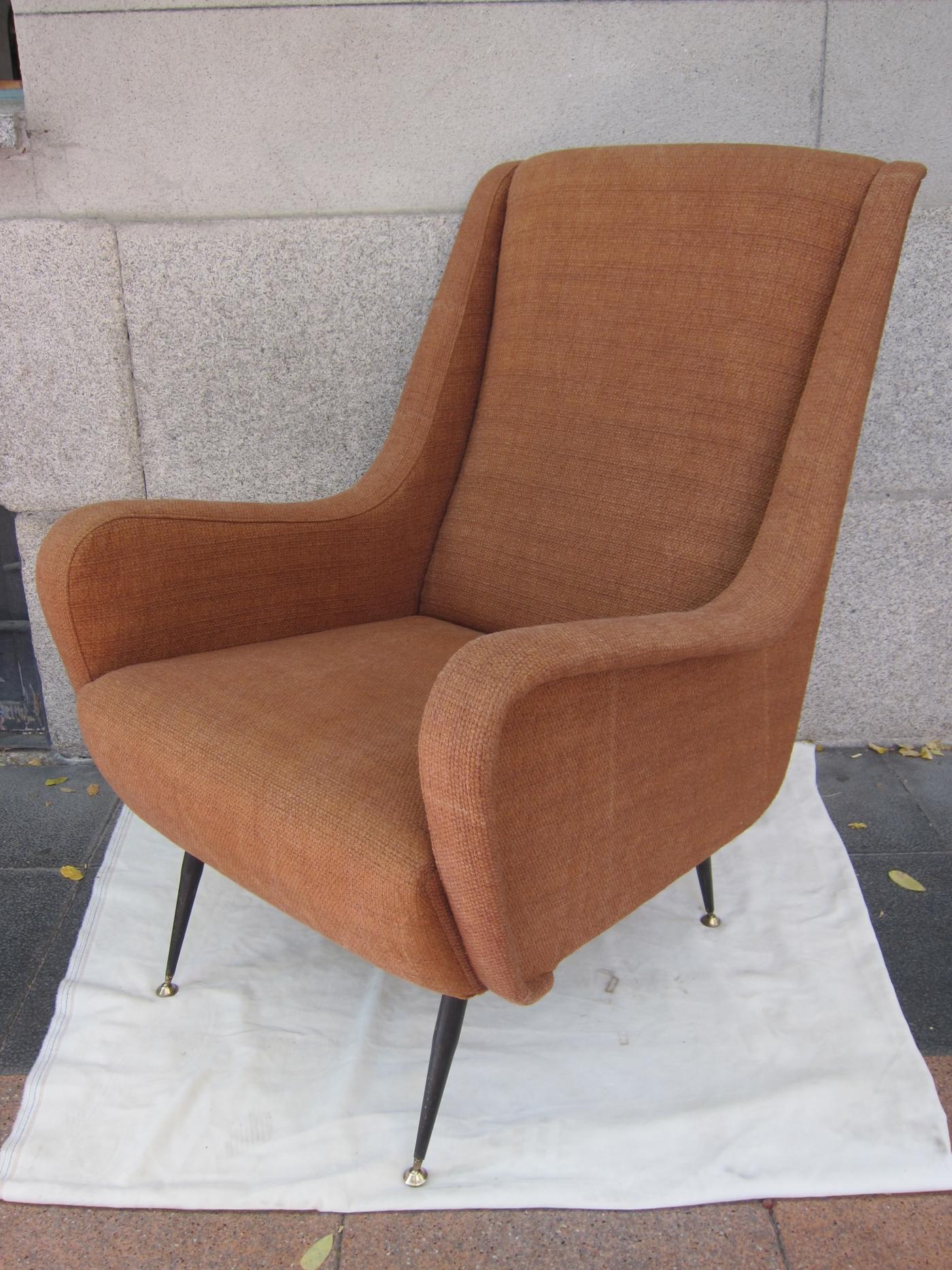 Pair of Iron and Brass Legs and Tile Linen Midcentury Italian Armchairs, 1960 In Good Condition For Sale In Madrid, ES