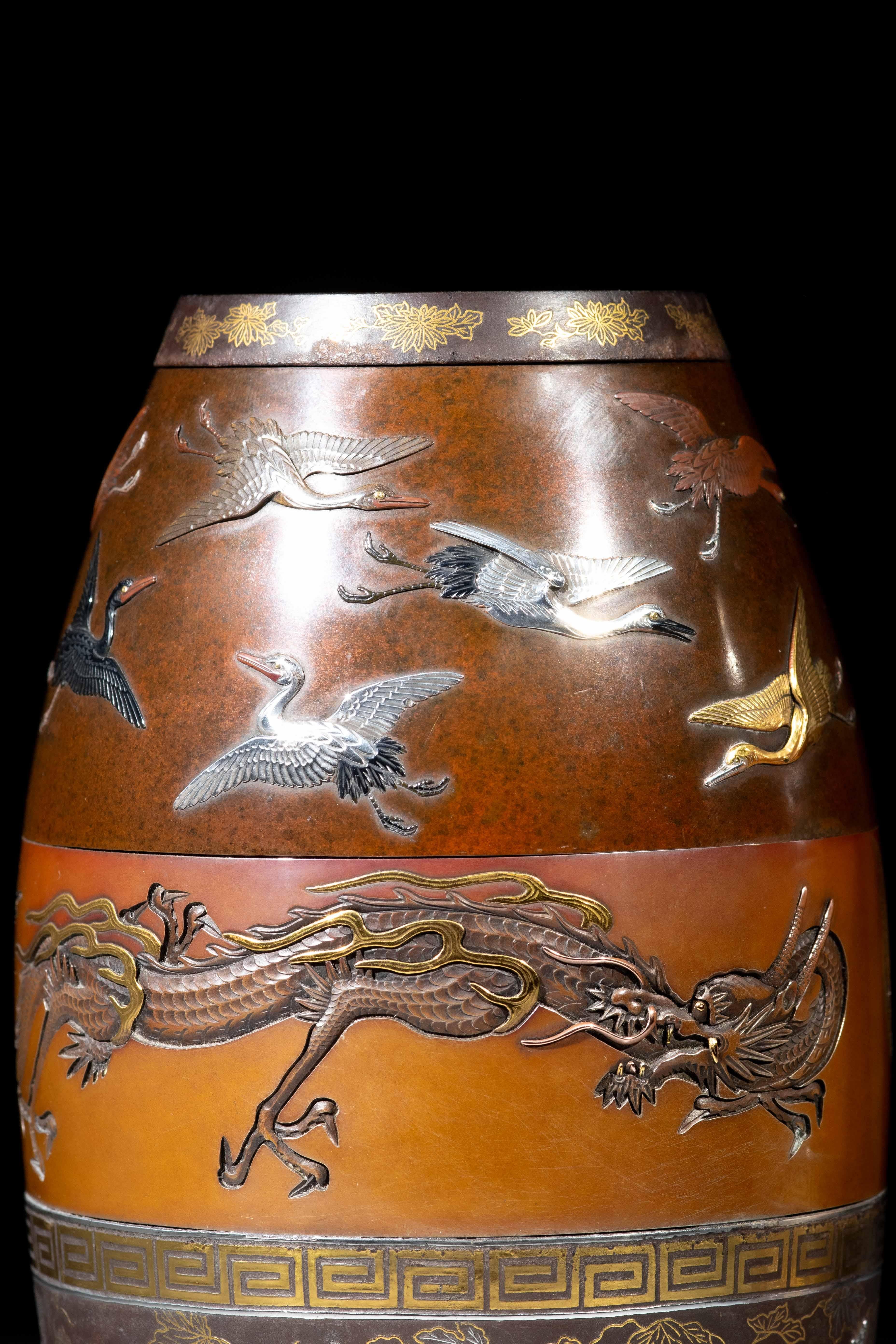 Japonais Paire de vases en fer et bronze de Hamada Sei en vente