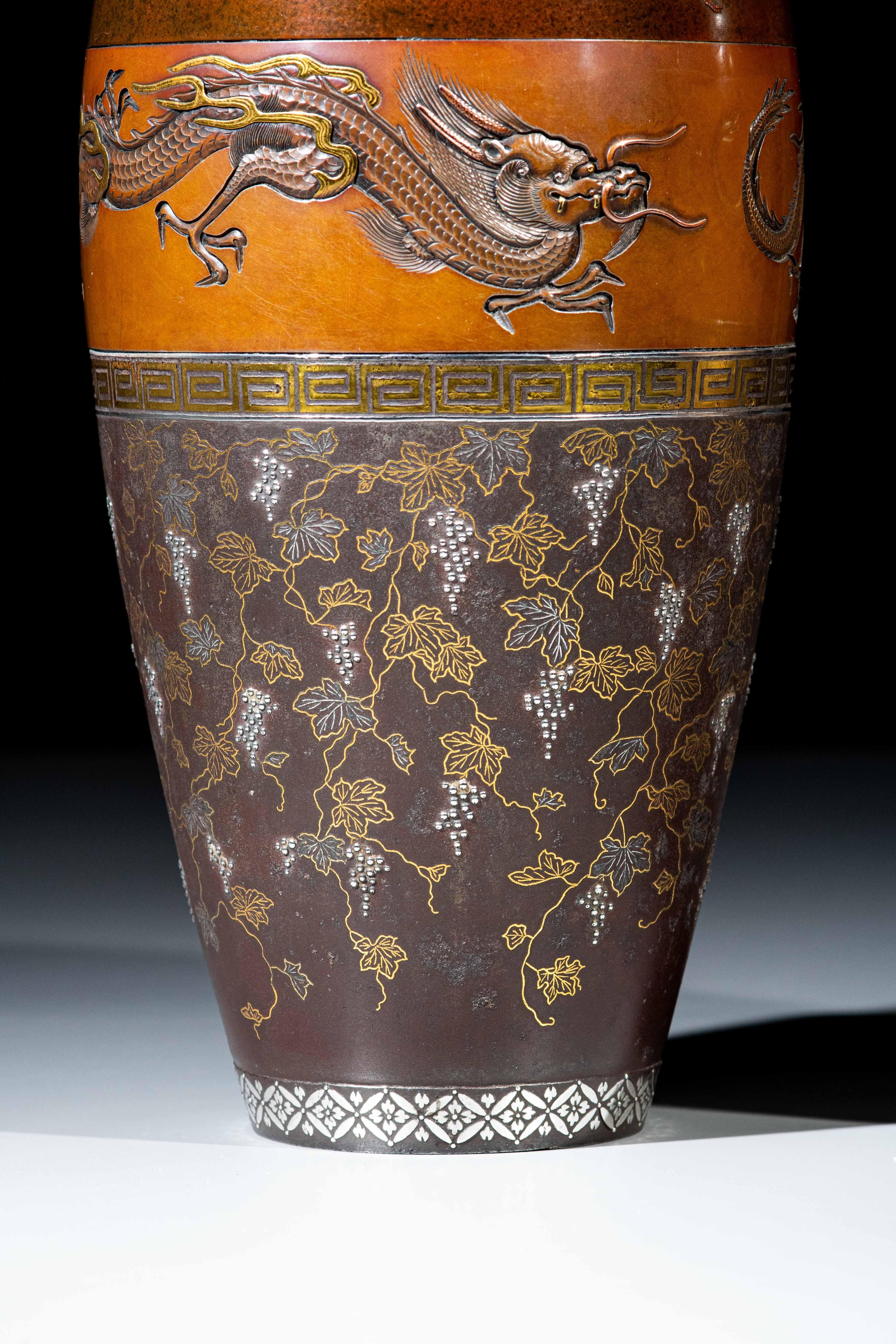 Paire de vases en fer et bronze de Hamada Sei Excellent état - En vente à Milano, IT