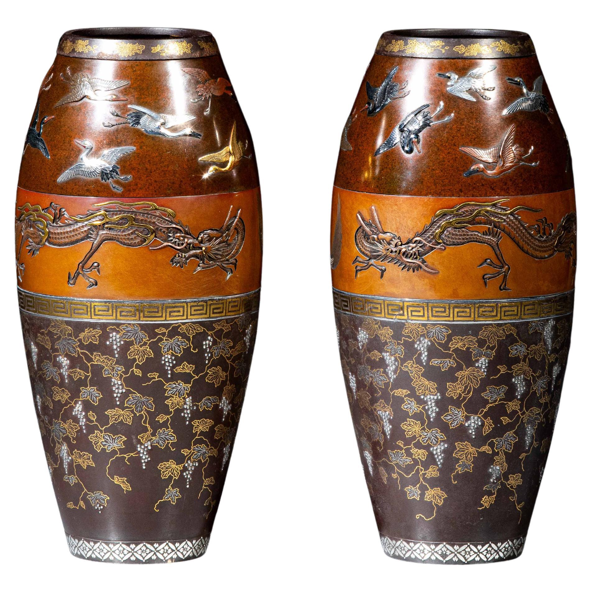 Paire de vases en fer et bronze de Hamada Sei en vente