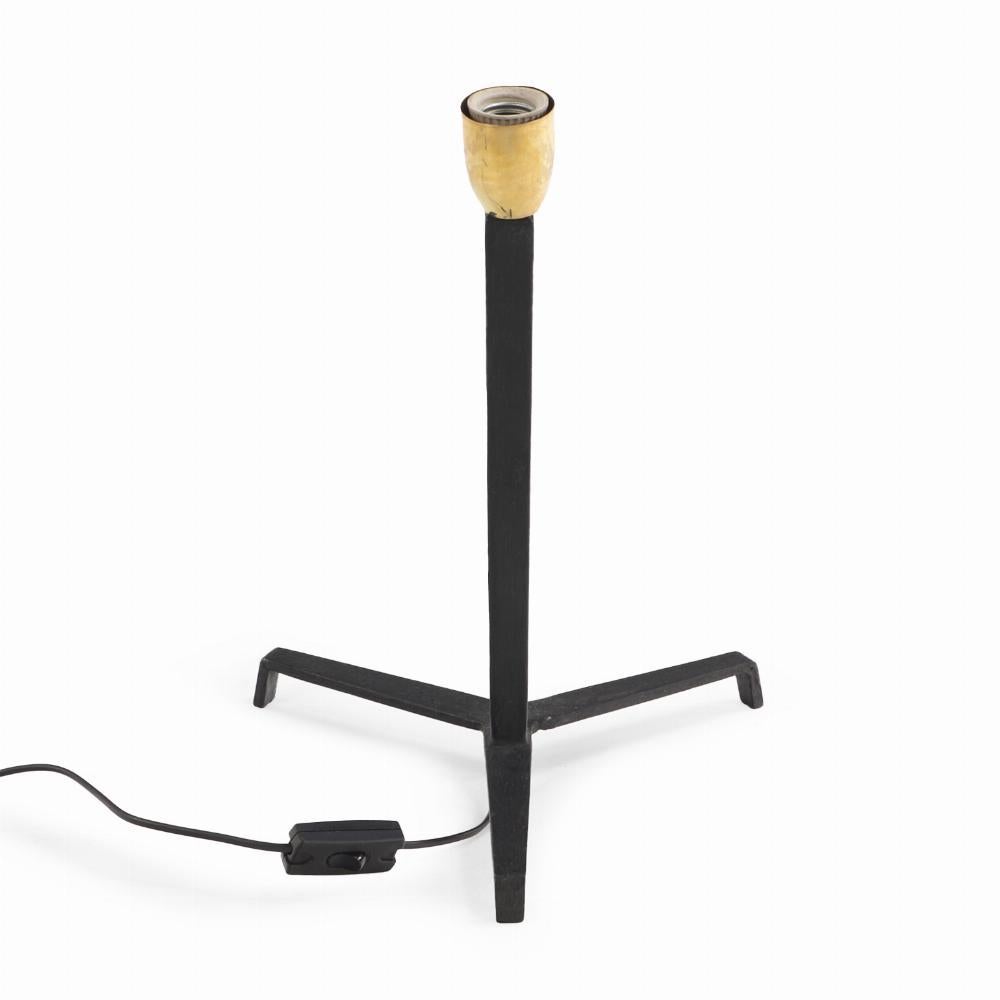 Minimalist A pair of iron tripod table lamps in the manner of Jean-Michel Frank. For Sale