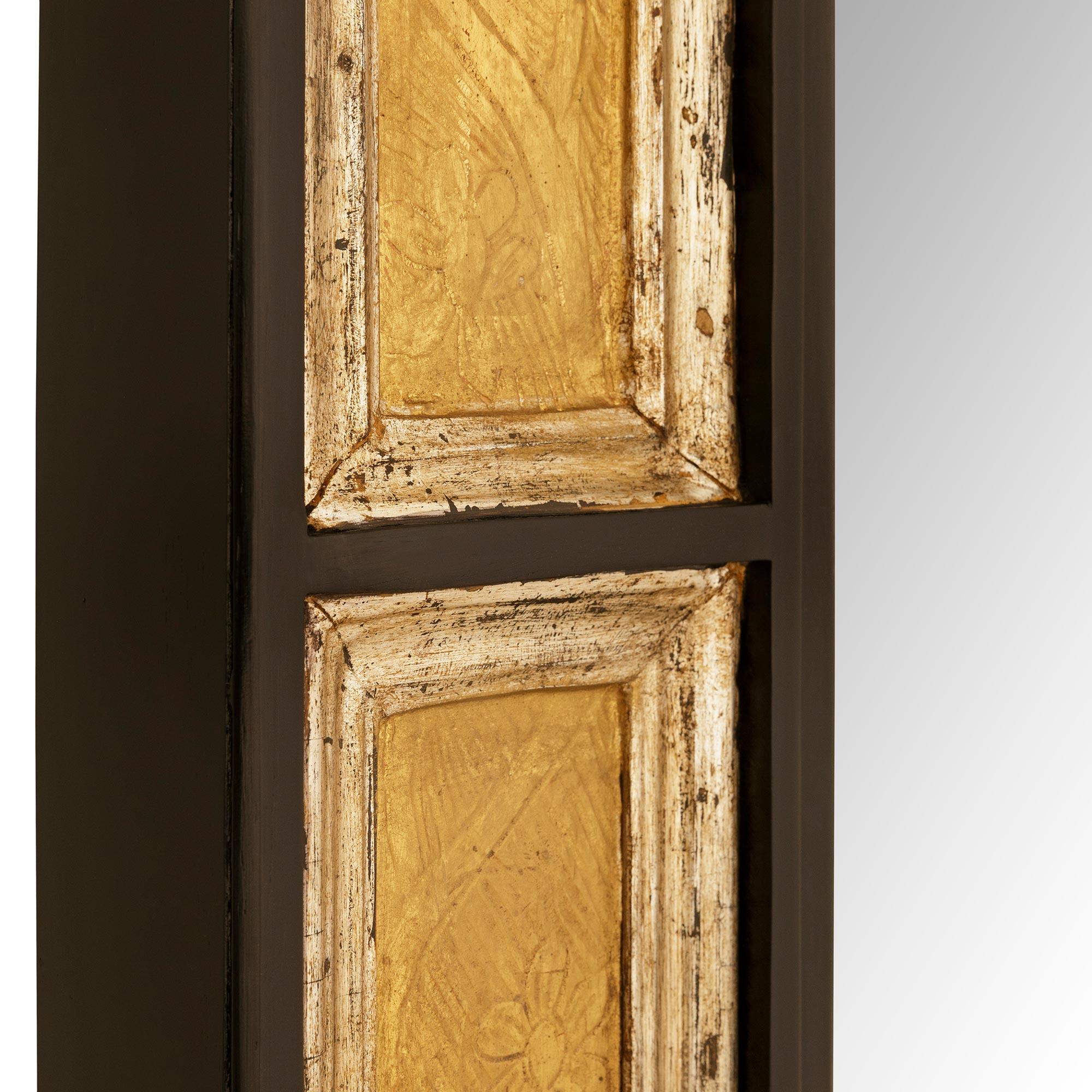 Feuille d'or Paire de miroirs baroques italiens du 18ème siècle en bois fruitier, or blanc et bois doré en vente
