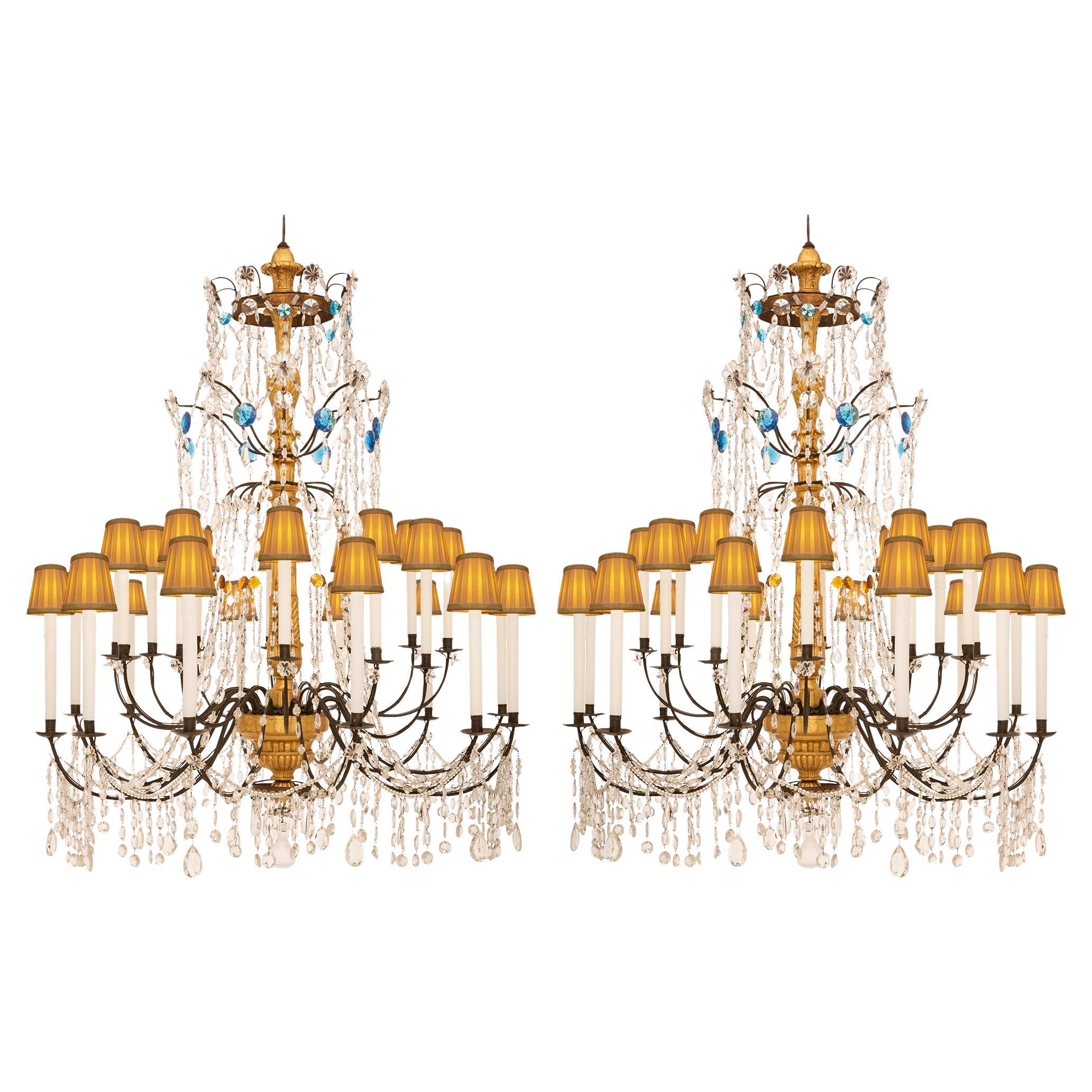 Ein Paar italienische Genovese st Giltwood Glas-Kristall-Kronleuchter aus dem 18.