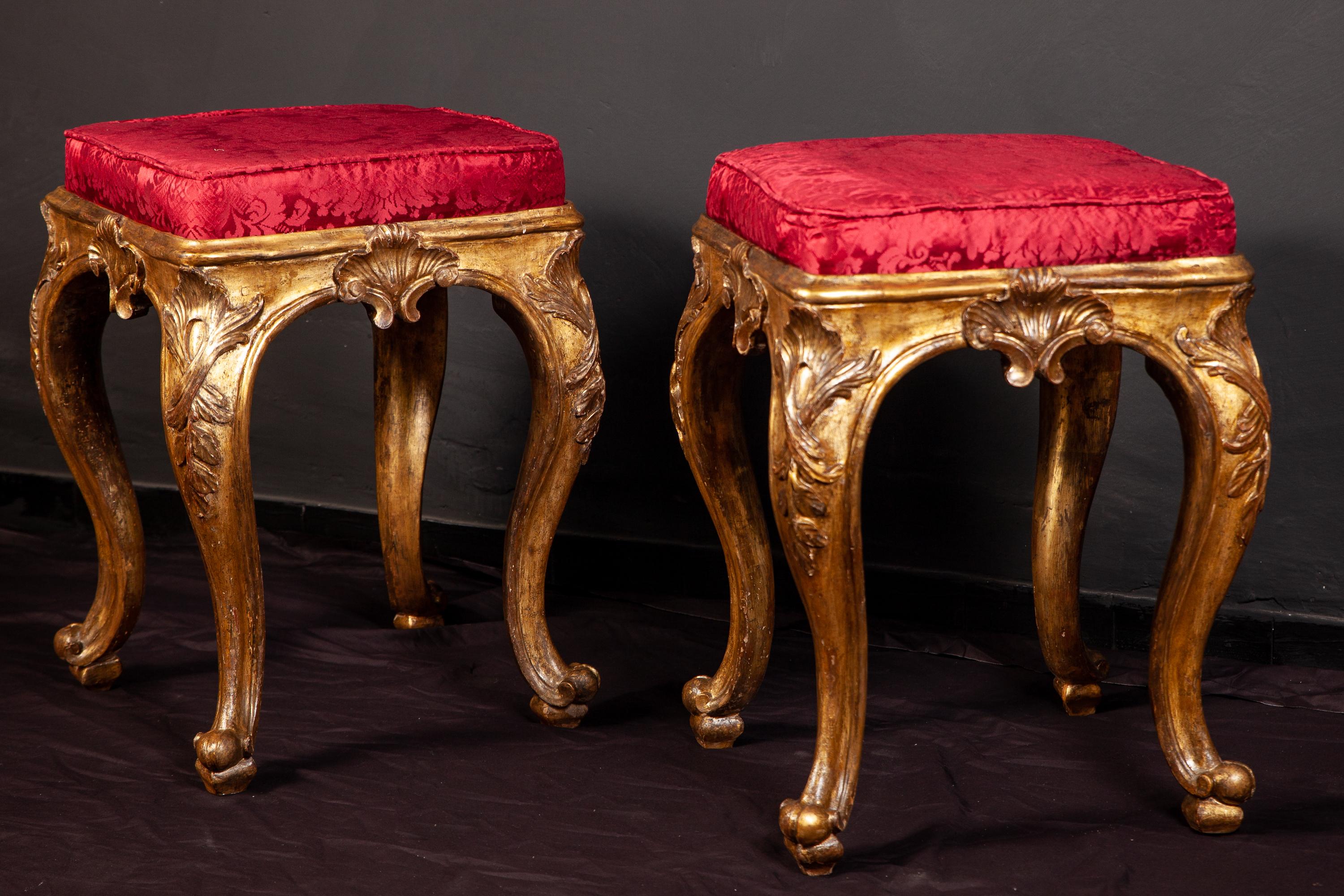 Paire de tabourets italiens en bois doré du 18ème siècle Roma, 1750 en vente 3