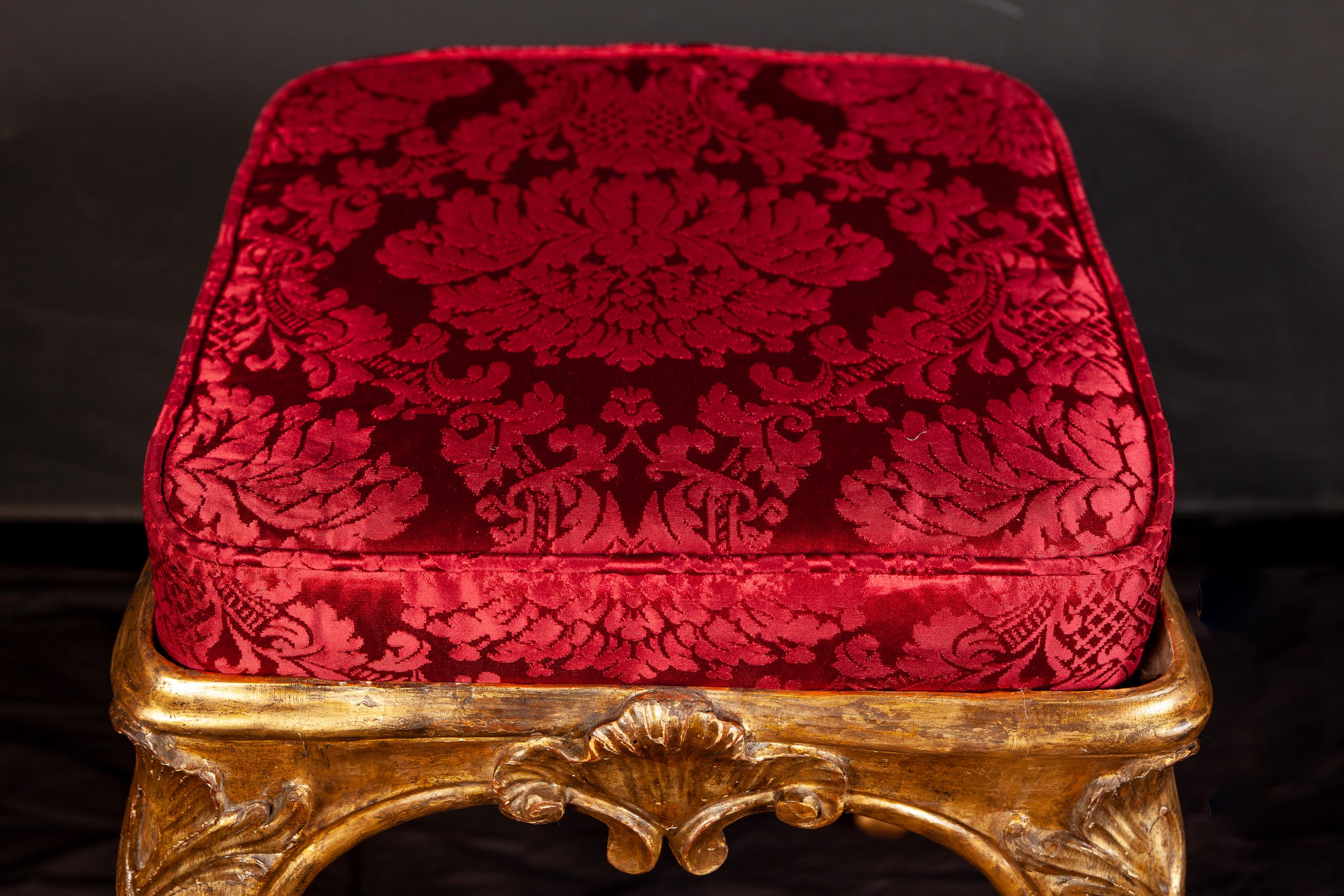 A Pair of Italian 18th Century Gilt-wood Stools Roma 1750 For Sale 1