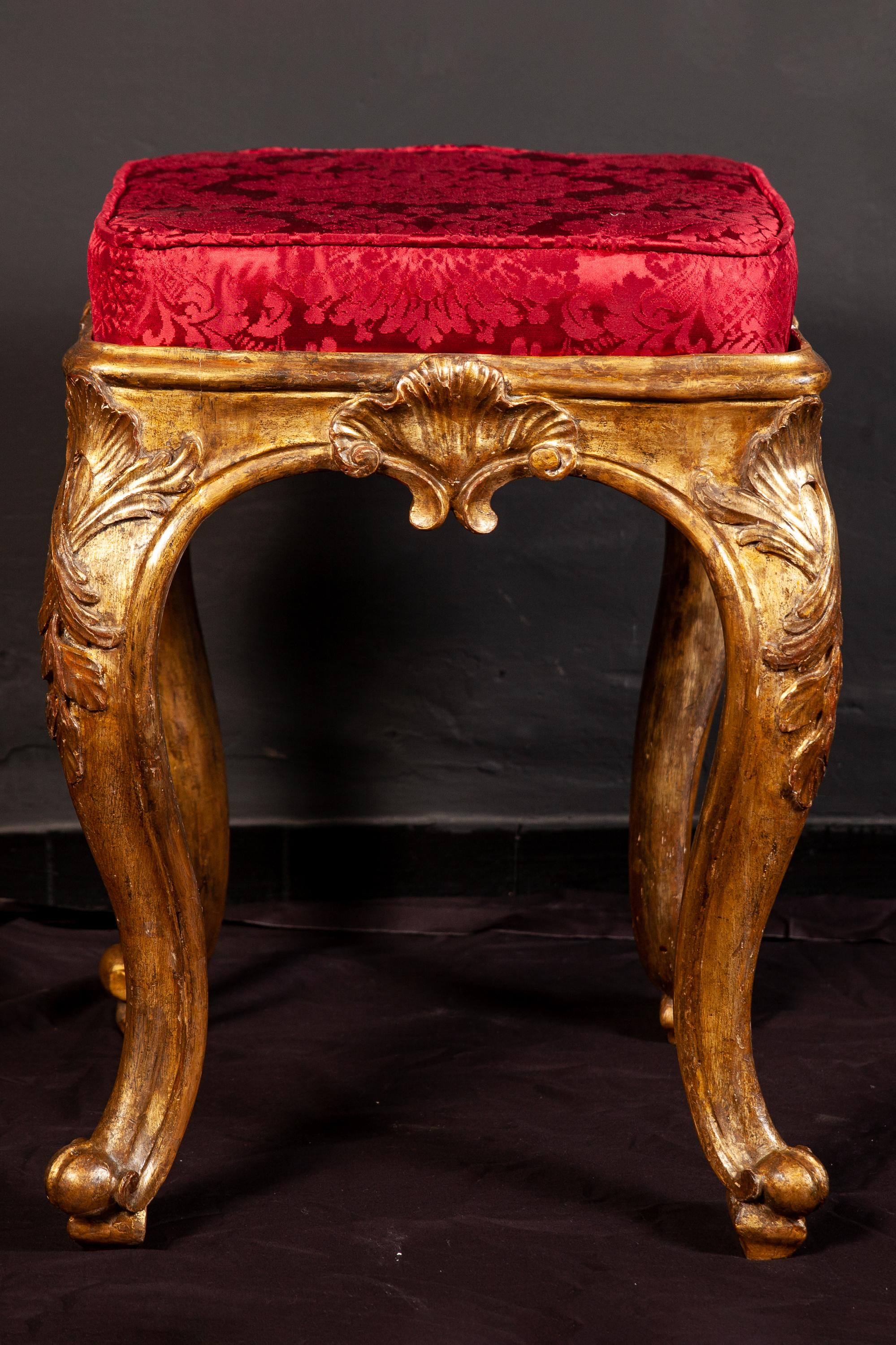 A Pair of Italian 18th Century Gilt-wood Stools Roma 1750 For Sale 2