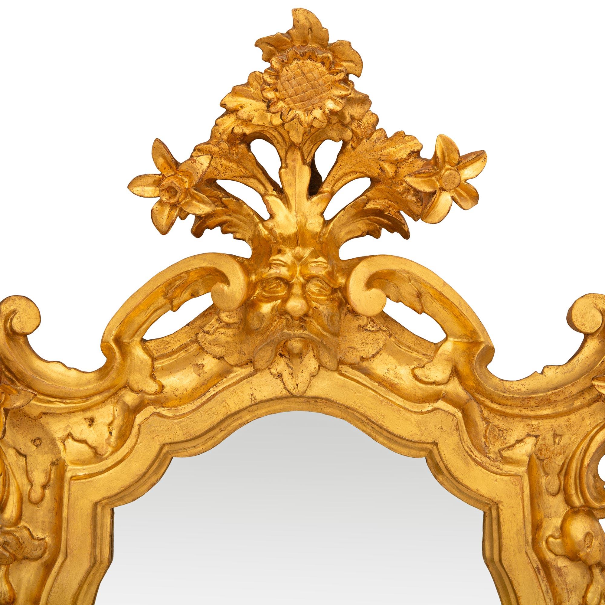 A  Paar italienische Louis XV st Giltwood vergoldetes Metall verspiegelte Wandleuchter aus dem 18. (Vergoldet) im Angebot