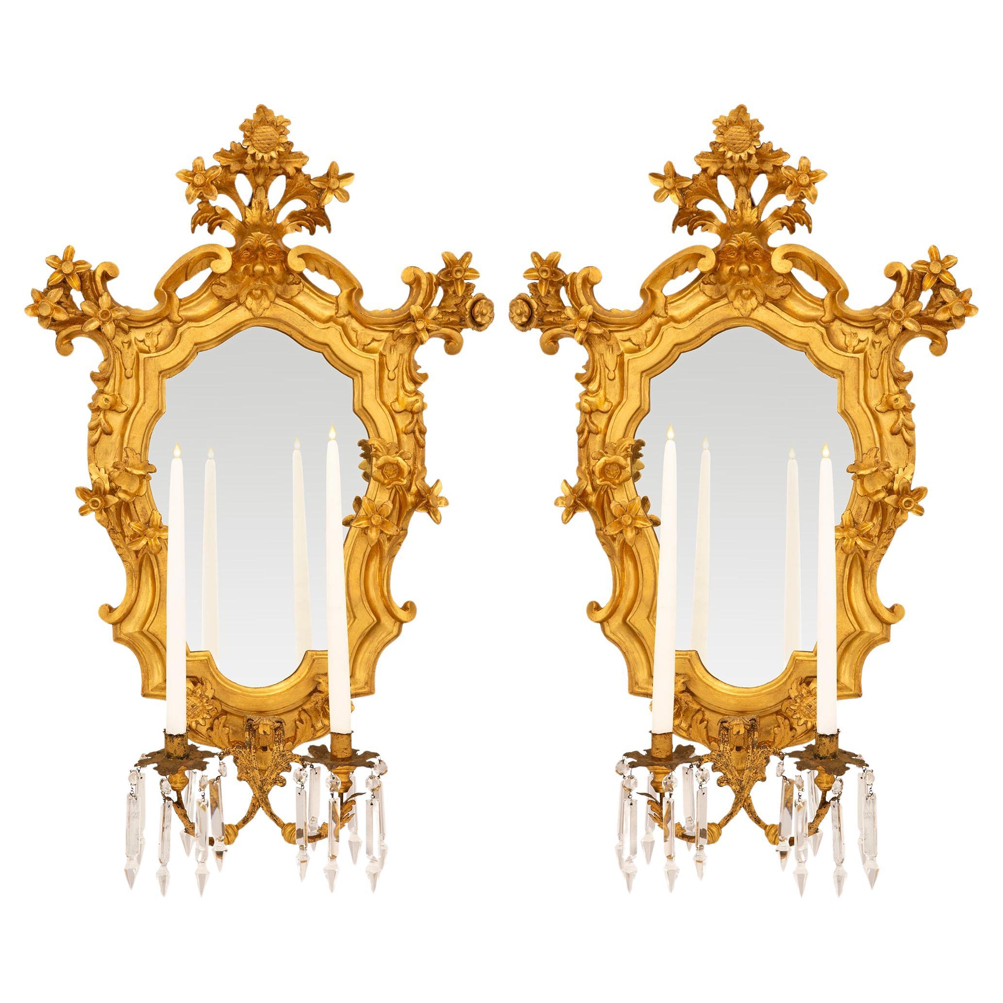 A  Paar italienische Louis XV st Giltwood vergoldetes Metall verspiegelte Wandleuchter aus dem 18. im Angebot