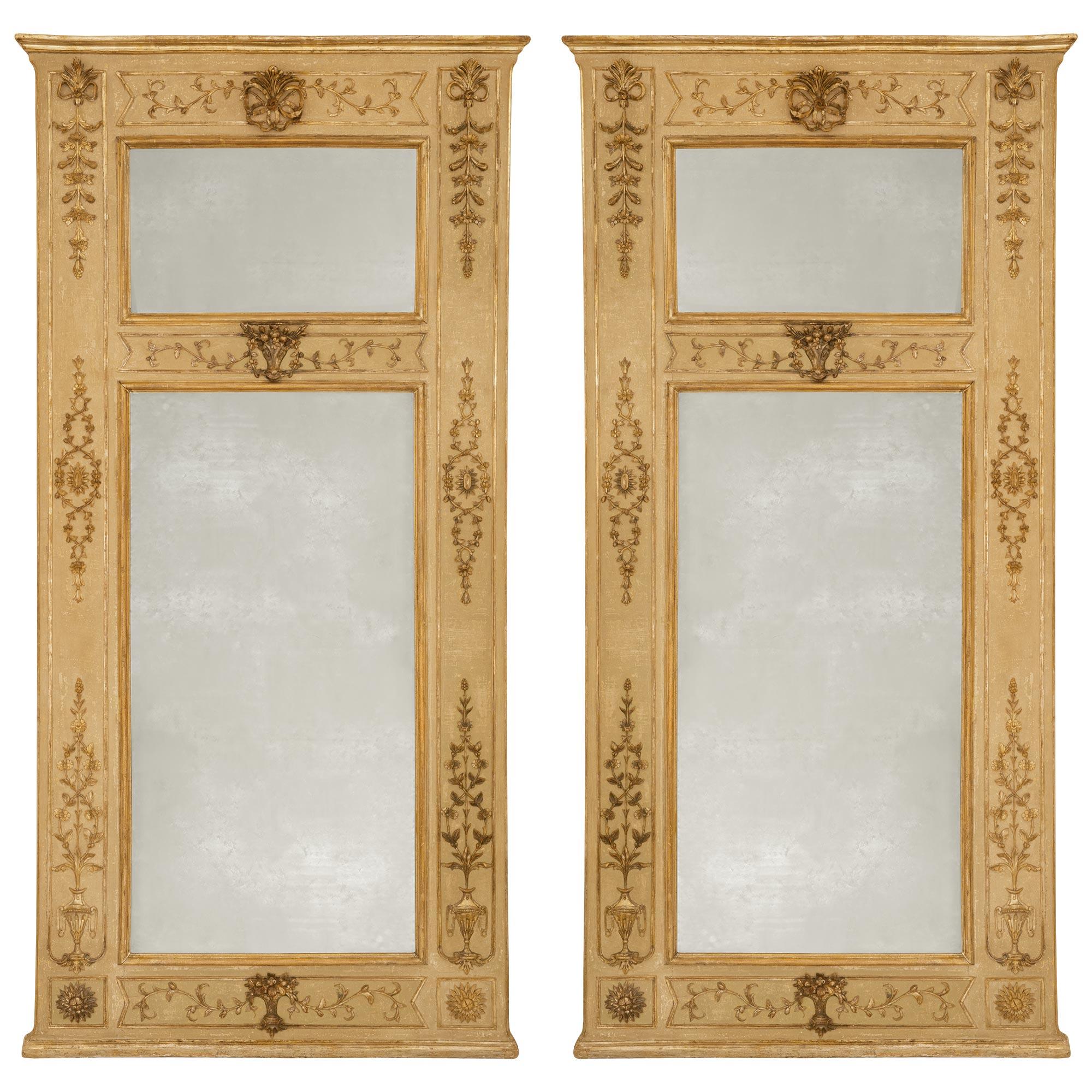 Ein Paar italienische Spiegel aus der Louis XVI-Periode aus patiniertem Holz und Mekka des 18.
