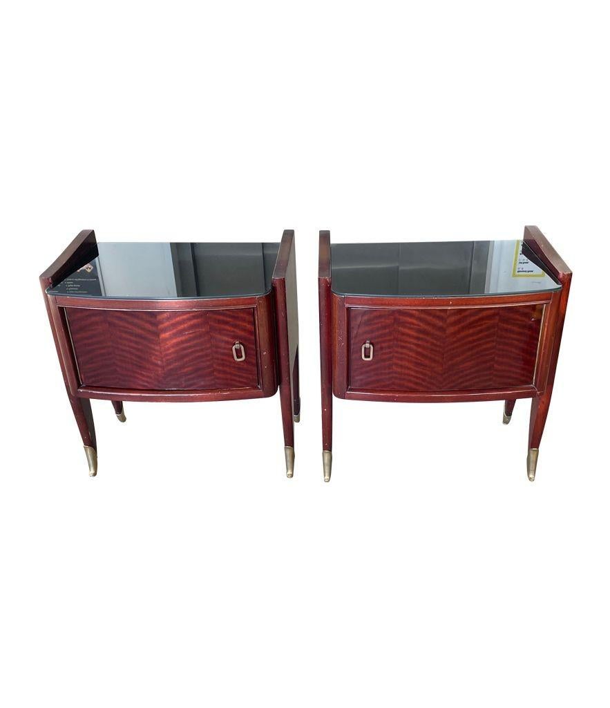 A pair of Italian 1940s mahogany bedside tables with brass detailing For Sale 4