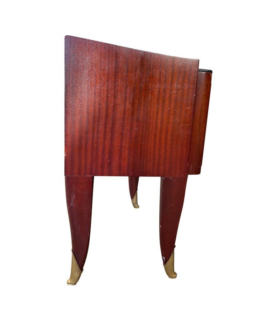 A pair of Italian 1940s mahogany bedside tables with brass detailing In Good Condition For Sale In London, GB