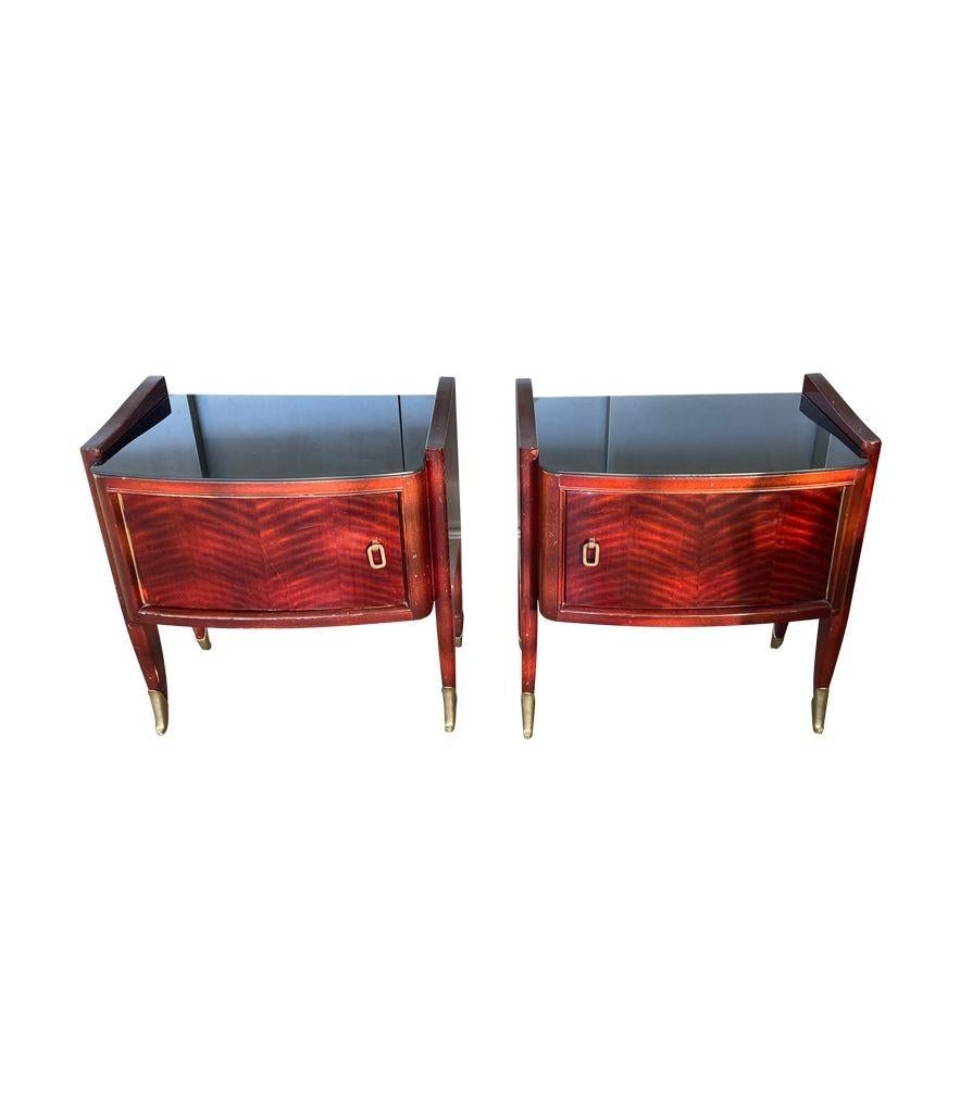 20th Century A pair of Italian 1940s mahogany bedside tables with brass detailing For Sale