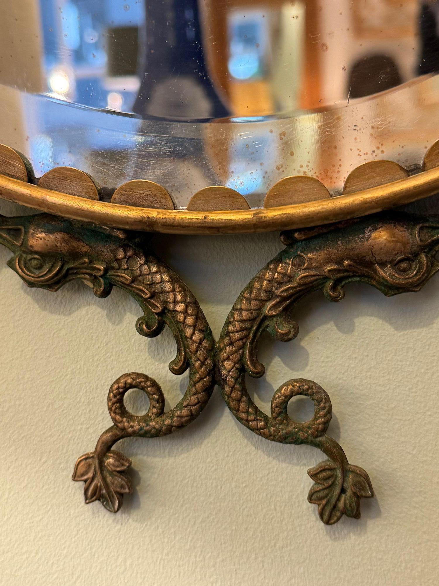 Paire de miroirs ovales italiens des années 1940 avec détails en forme de dauphin autour du cadre en vente 5