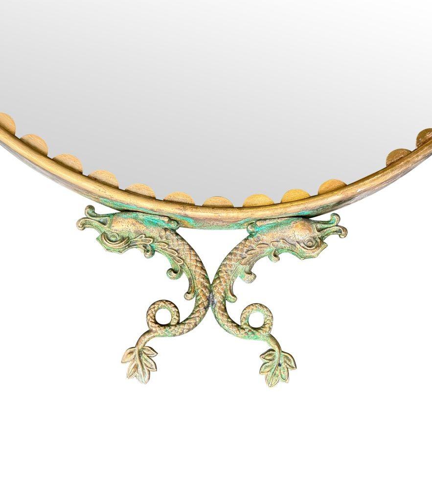 Paire de miroirs ovales italiens des années 1940 avec détails en forme de dauphin autour du cadre en vente 6