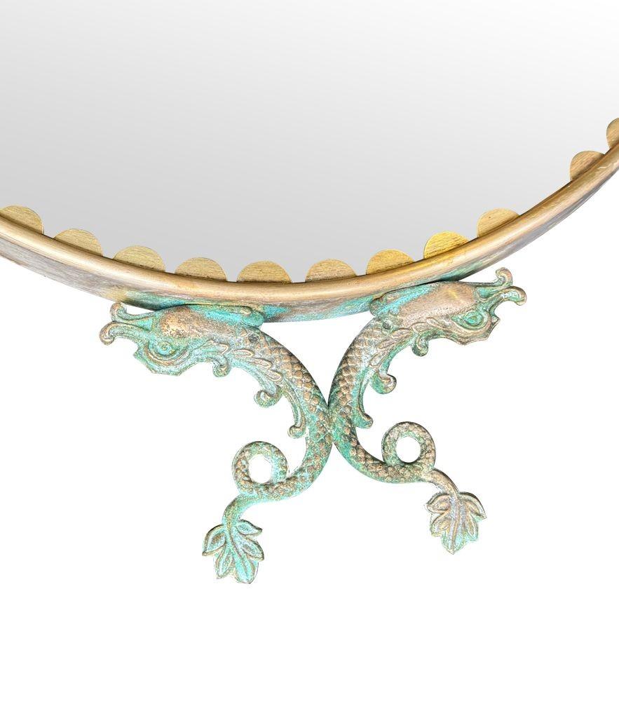 Paire de miroirs ovales italiens des années 1940 avec détails en forme de dauphin autour du cadre en vente 8