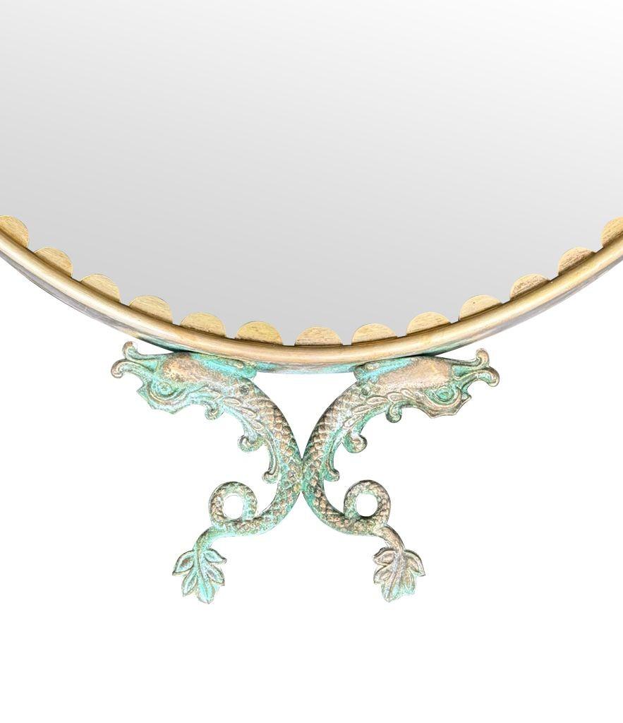 Paire de miroirs ovales italiens des années 1940 avec détails en forme de dauphin autour du cadre en vente 12