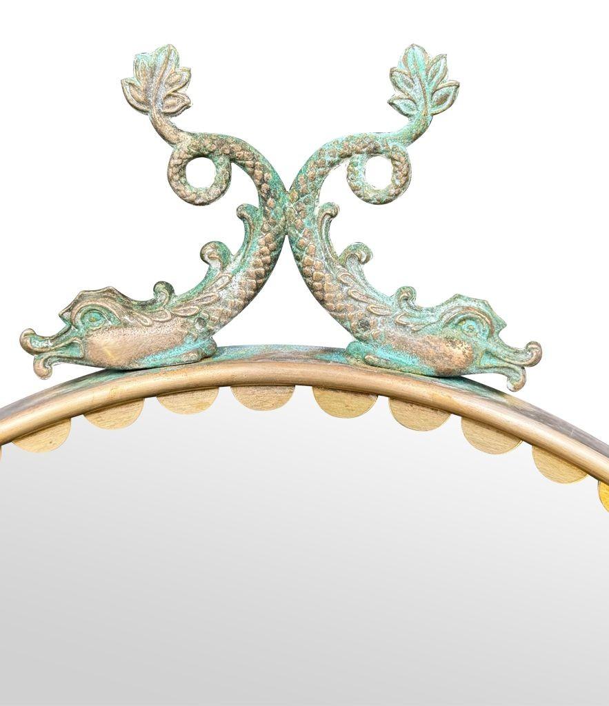 Paire de miroirs ovales italiens des années 1940 avec détails en forme de dauphin autour du cadre en vente 13