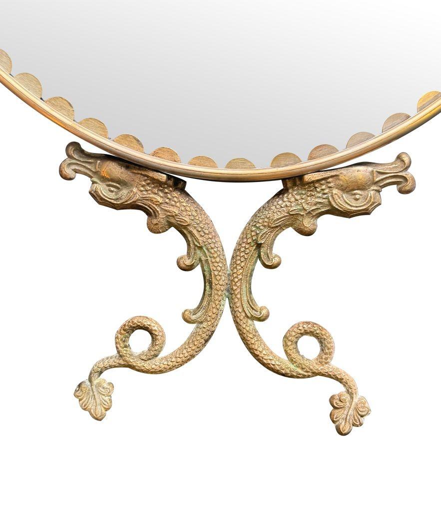 Paire de miroirs ovales italiens des années 1940 avec détails en forme de dauphin autour du cadre en vente 2