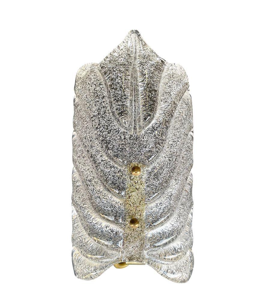 Ein Paar italienische Blattlampen aus Murano-Glas der 1960er Jahre mit Messingbeschlägen (Italienisch) im Angebot