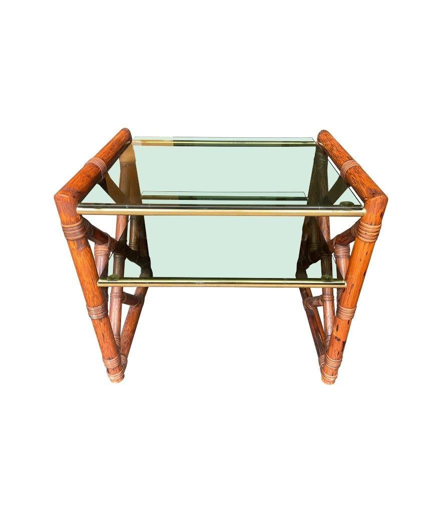 Ein Paar italienische Beistell- oder Nachttische aus Bambus und grünem Rauchglas aus den 1970er Jahren im Angebot 6